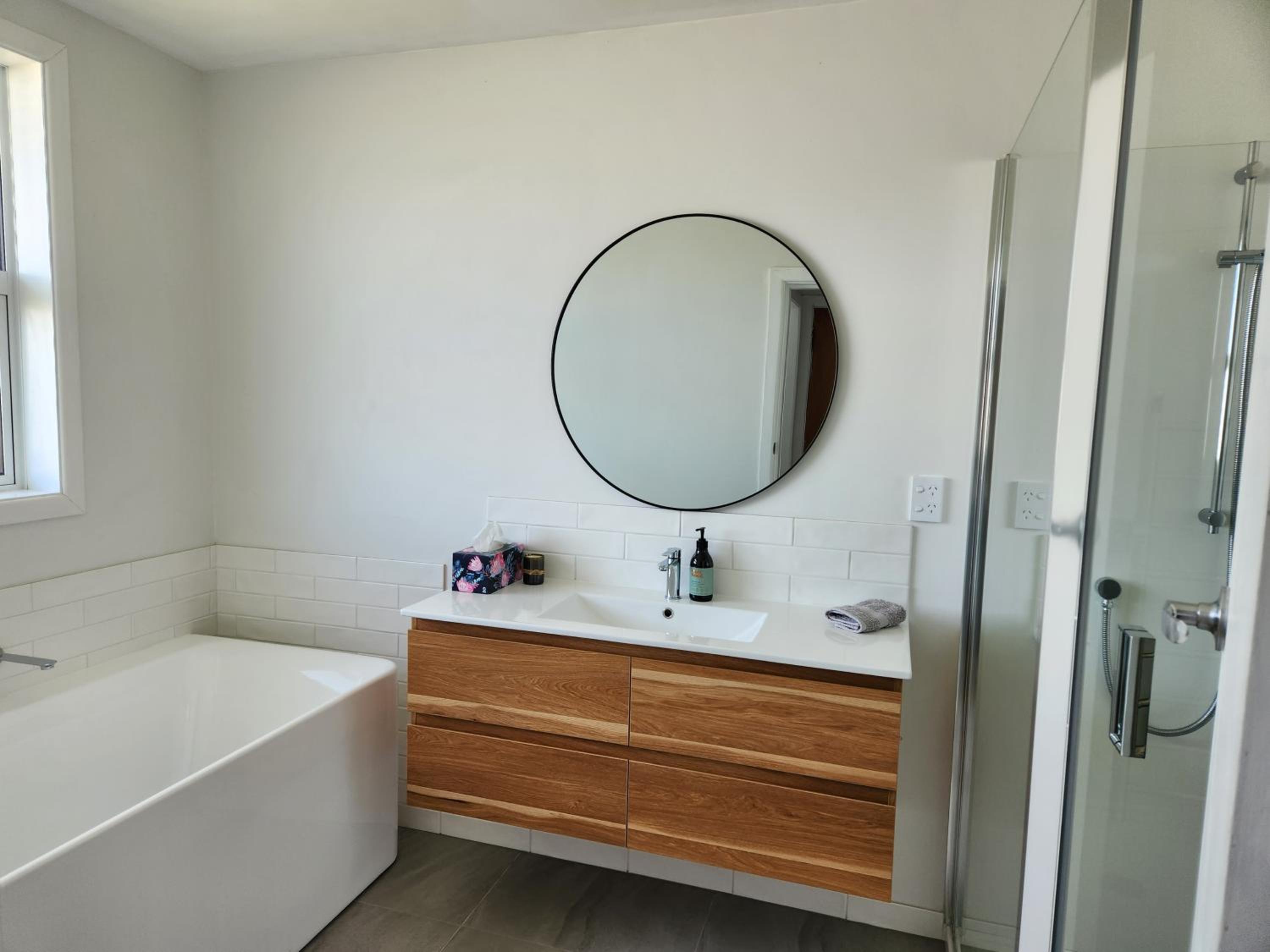 Beautifully renovated townhouse, easy walk to CBD view 4
