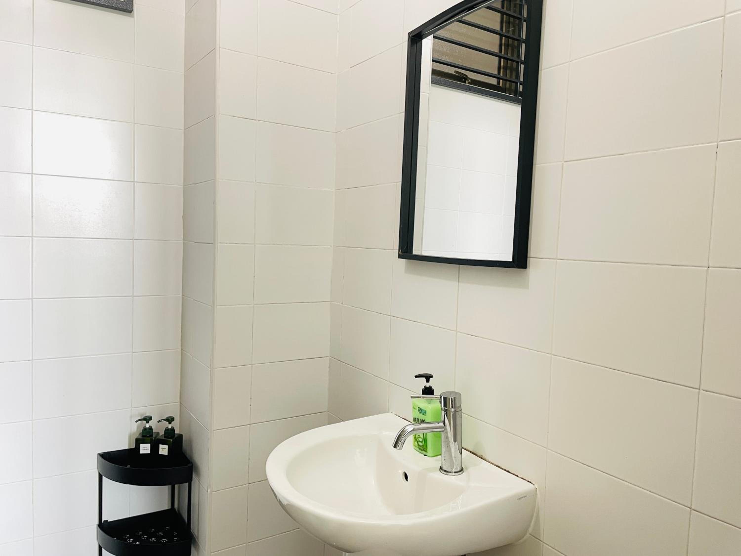Palazio Mount Austin studio with Balcony 4 plus 1pax with TV box 5mins AEON 3a06