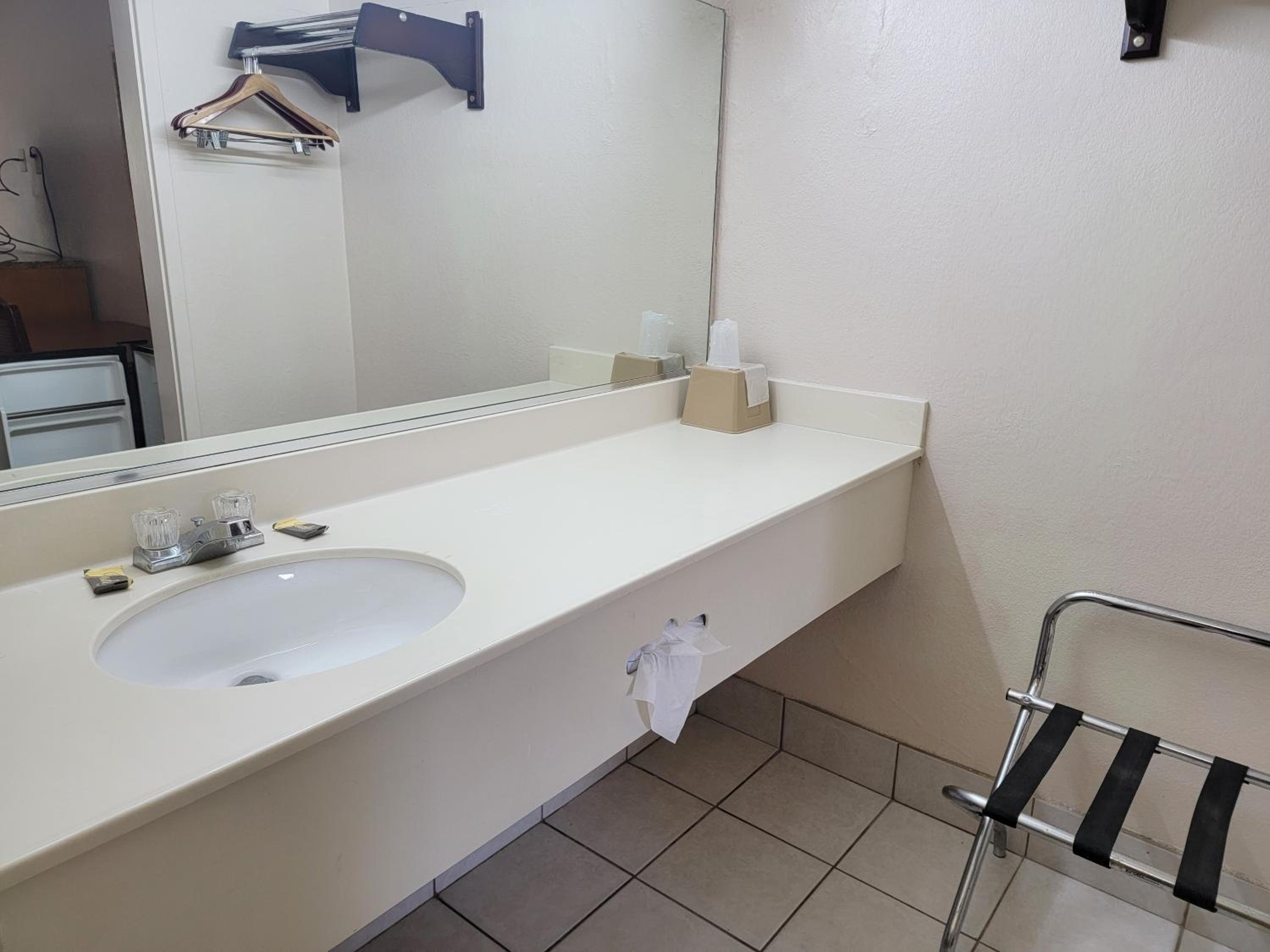 Decatur Vacations - Studio 9 Inn  Suites - Property Image 13