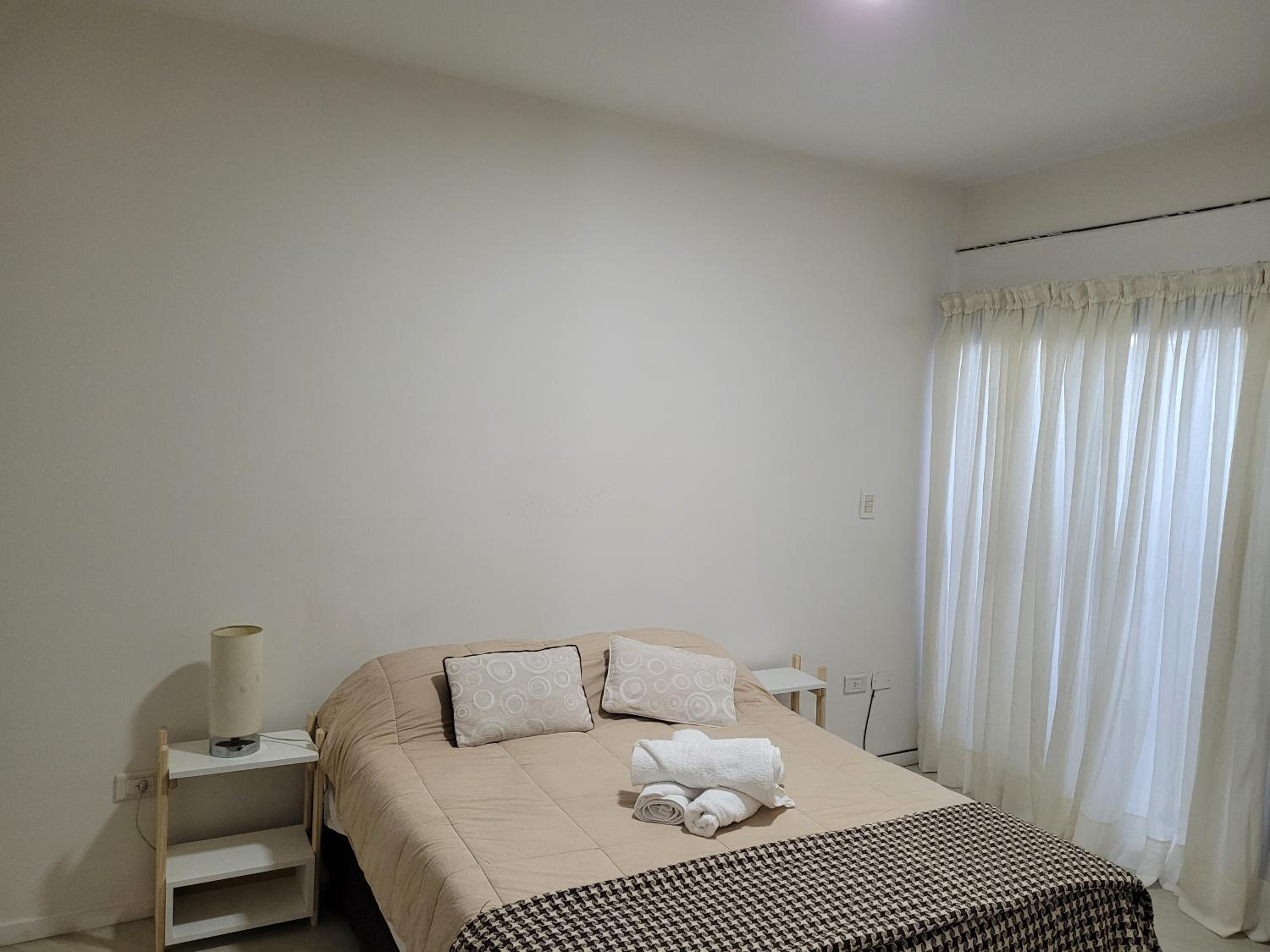 Departamento frente a centro comercial Palmares e Hiper mercado