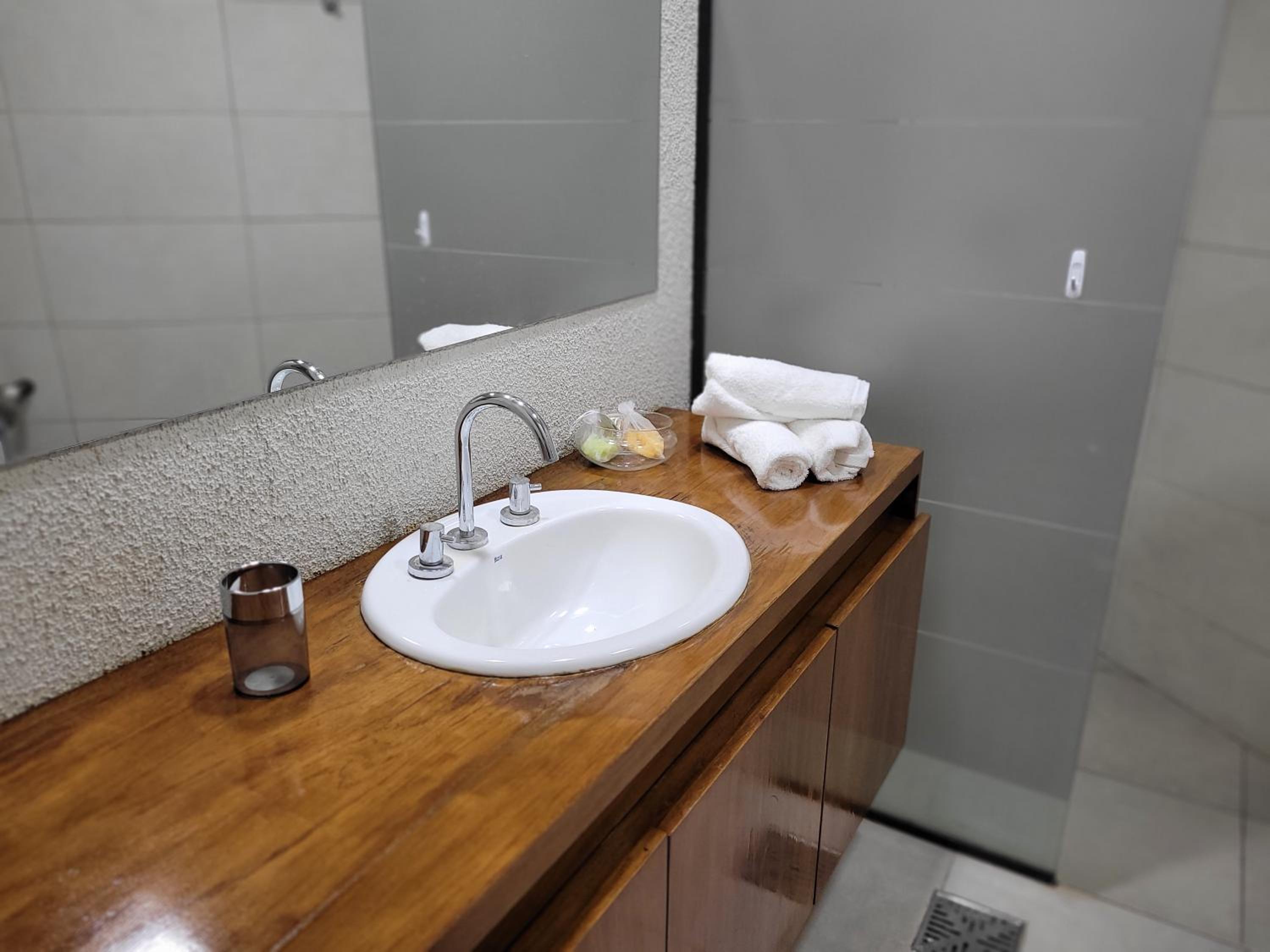 Departamento frente a centro comercial Palmares e Hiper mercado