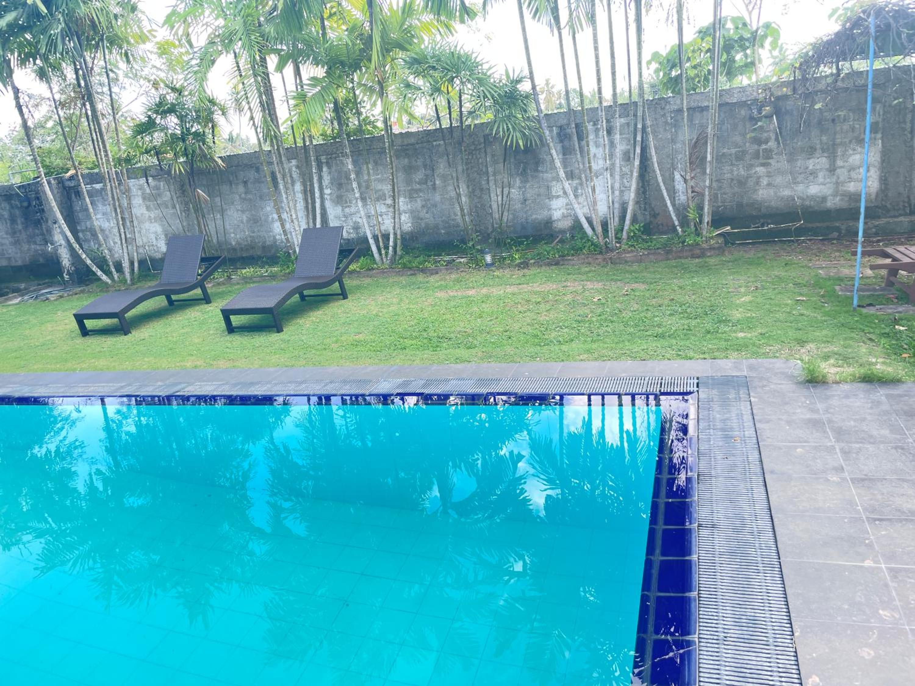 Airport Villa