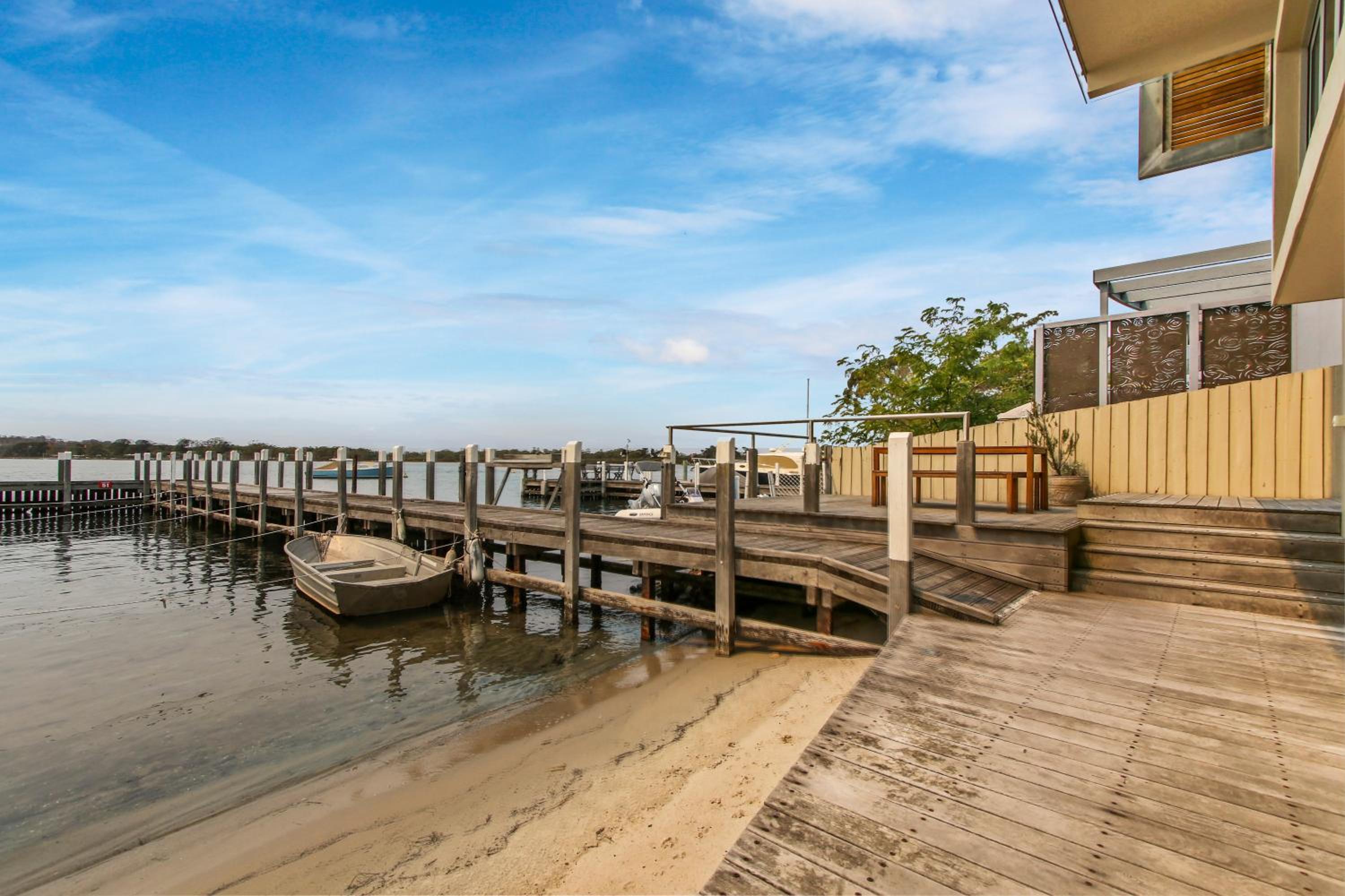 Lake Suite Metung - Couples Lakeside Escape