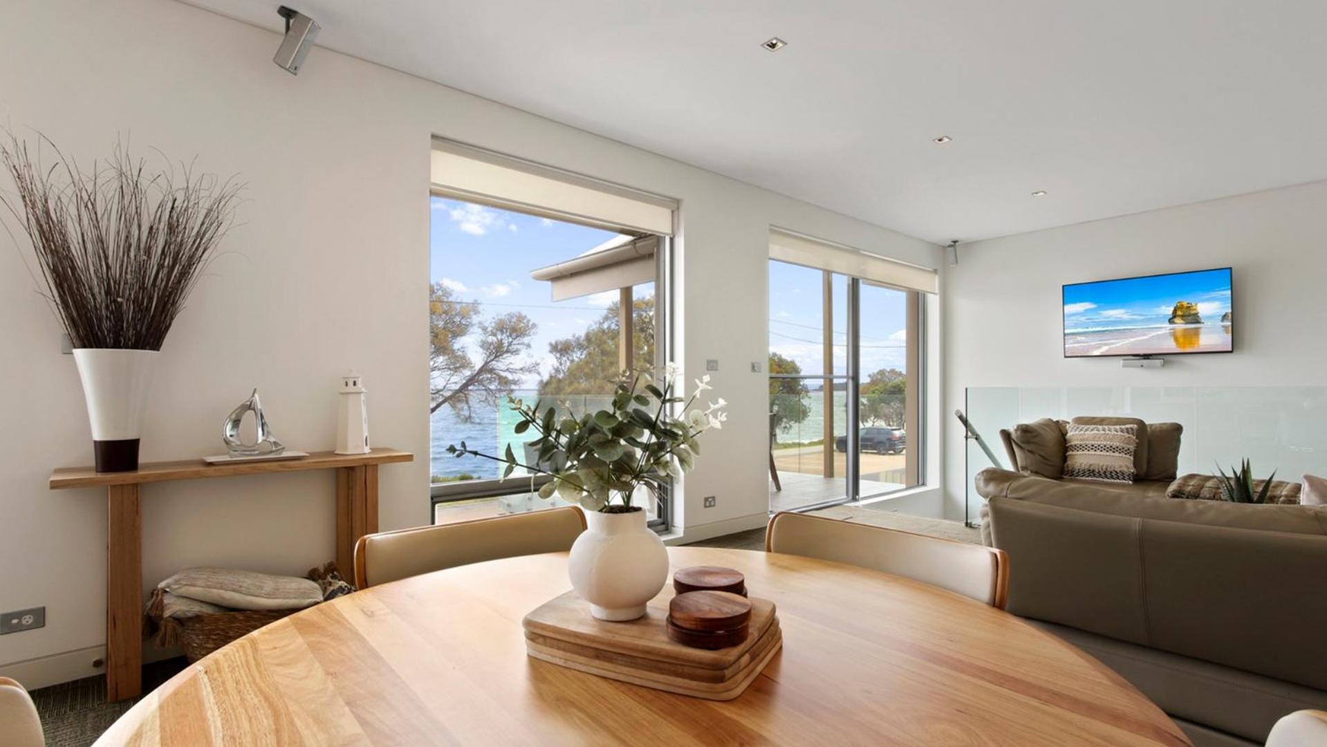 Lake Suite Metung - Couples Lakeside Escape
