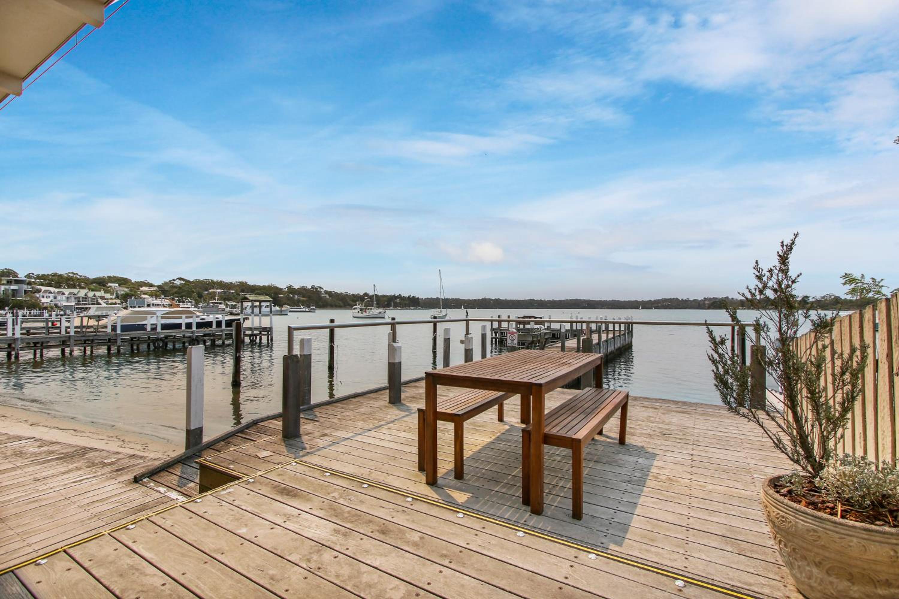 Lake Suite Metung - Couples Lakeside Escape