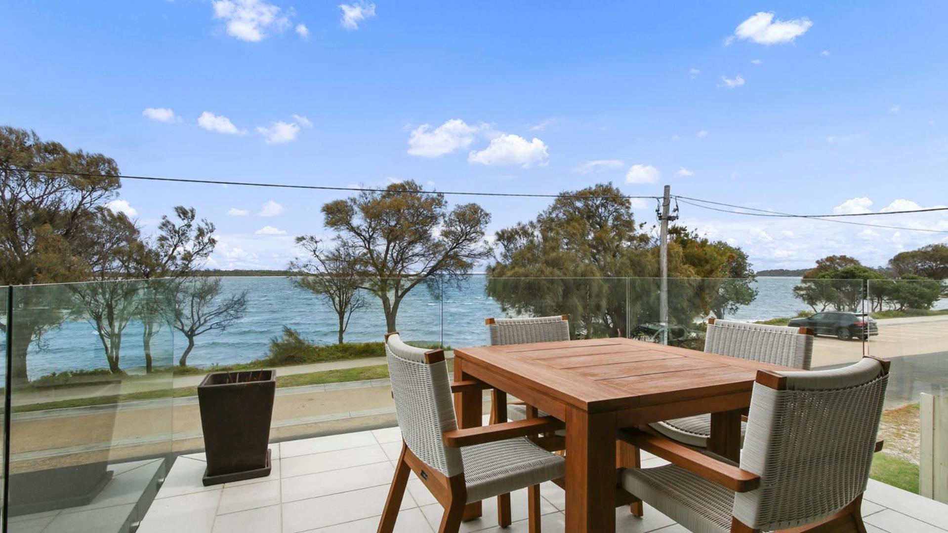 Lake Suite Metung - Couples Lakeside Escape