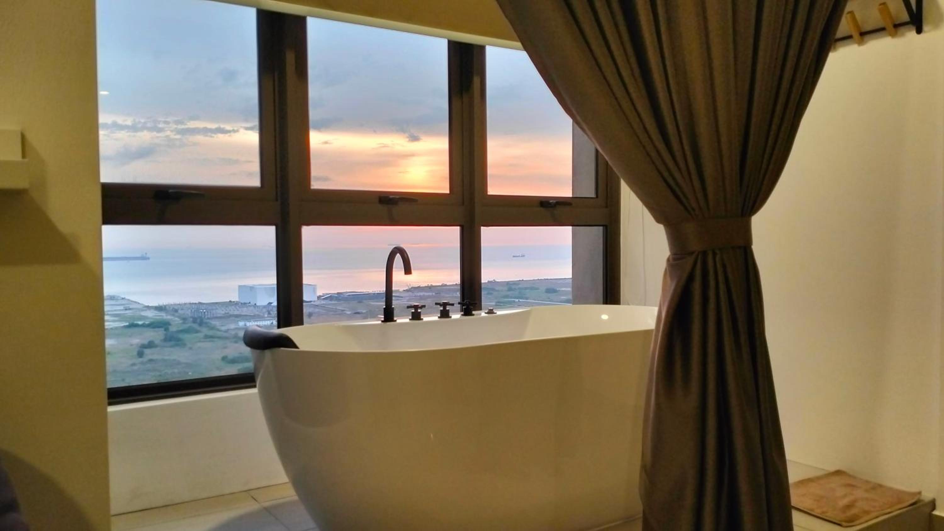 NEW Cozy Seaview Bali Residences Studio 4pax near Jonker photo 3