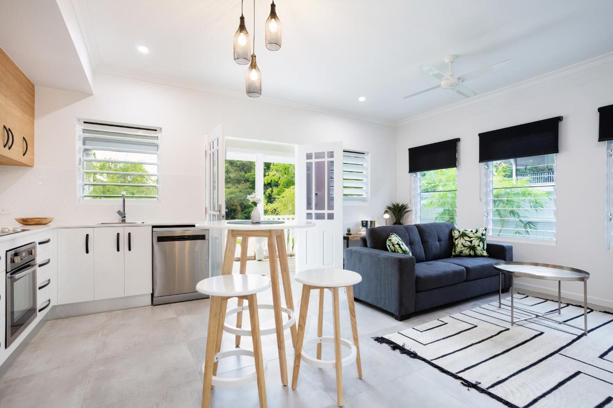 Bamboo Villa - Edge Hill Cairns Luxury Pet Friendly Sleeps 3