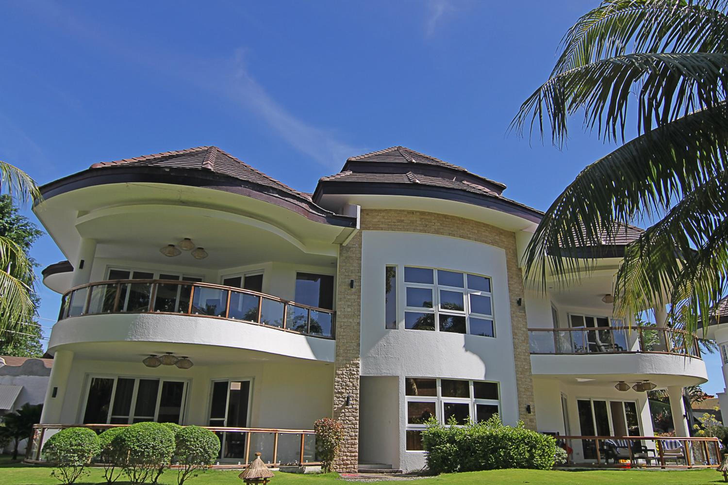 Vida Homes Condo Resort