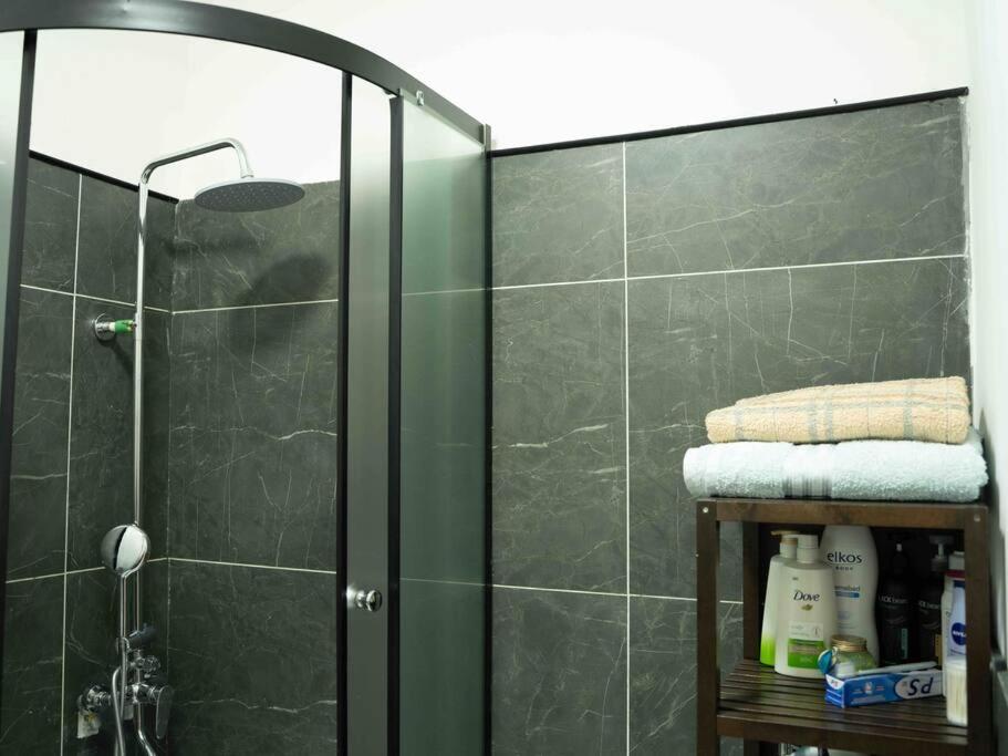 Comfy apartment in the heart of Ulaanbaatar view 4