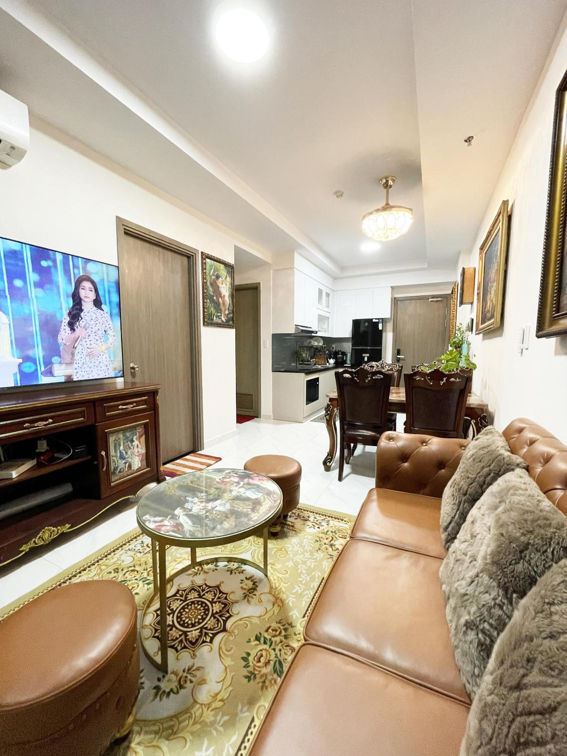 Ductaigallery's Entire Apt & Happy One Building view 5