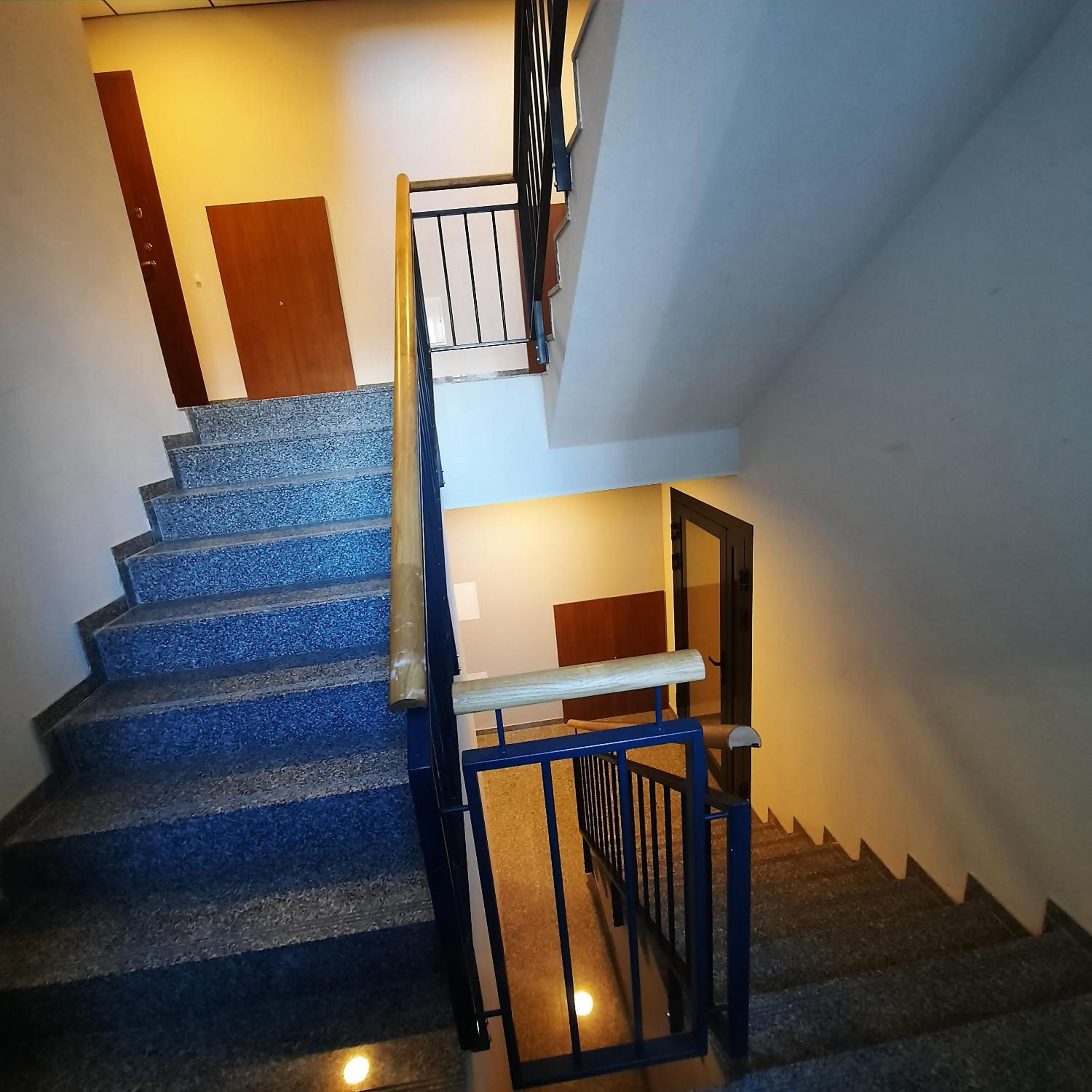 SV apartment self check in free parking