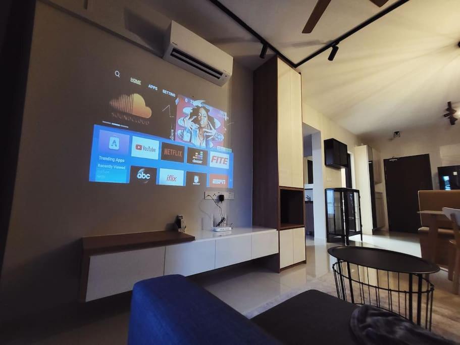 Luxury Private Cinema Experience - Free parking