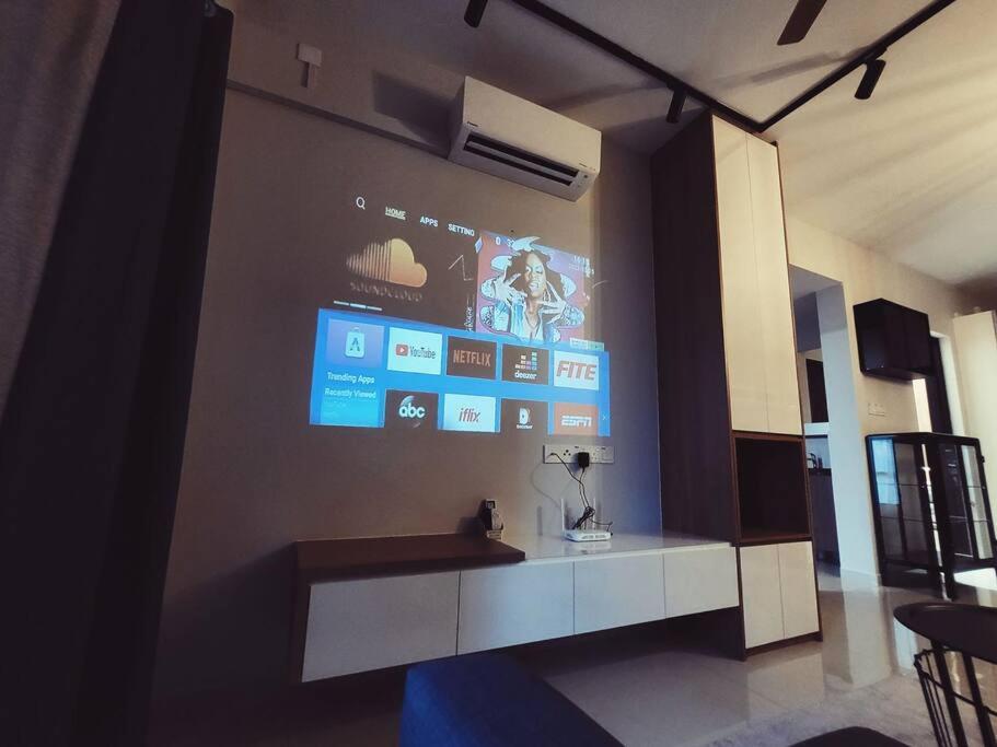 Luxury Private Cinema Experience - Free parking