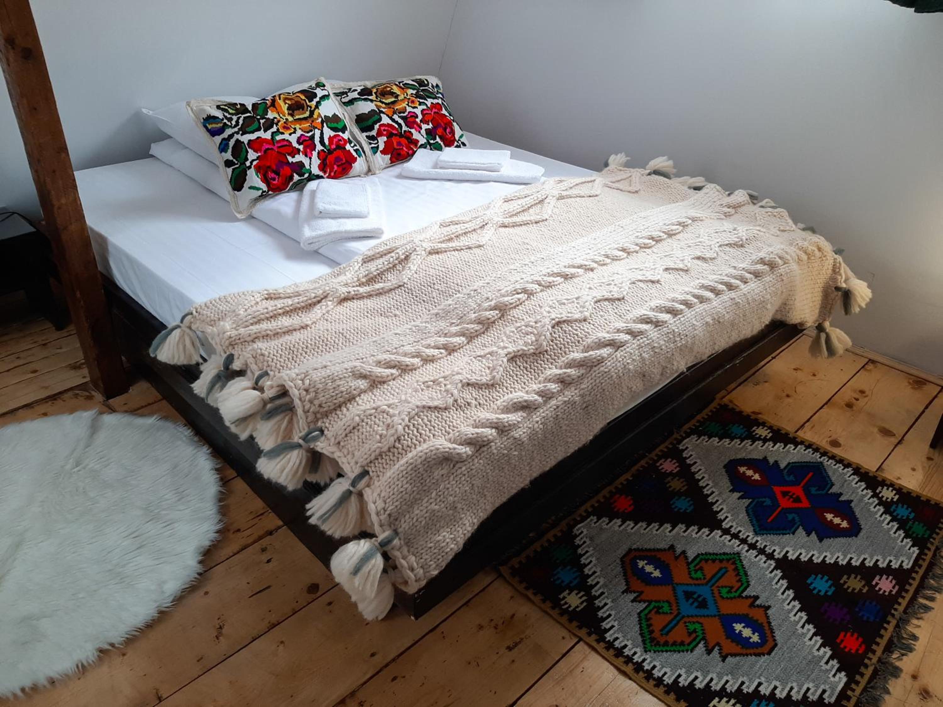 Casa Ele en Frăsinet