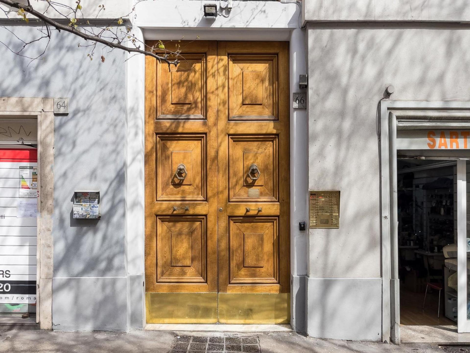 The Best Rent - Colourful two-bedroom apartment near Termini Station