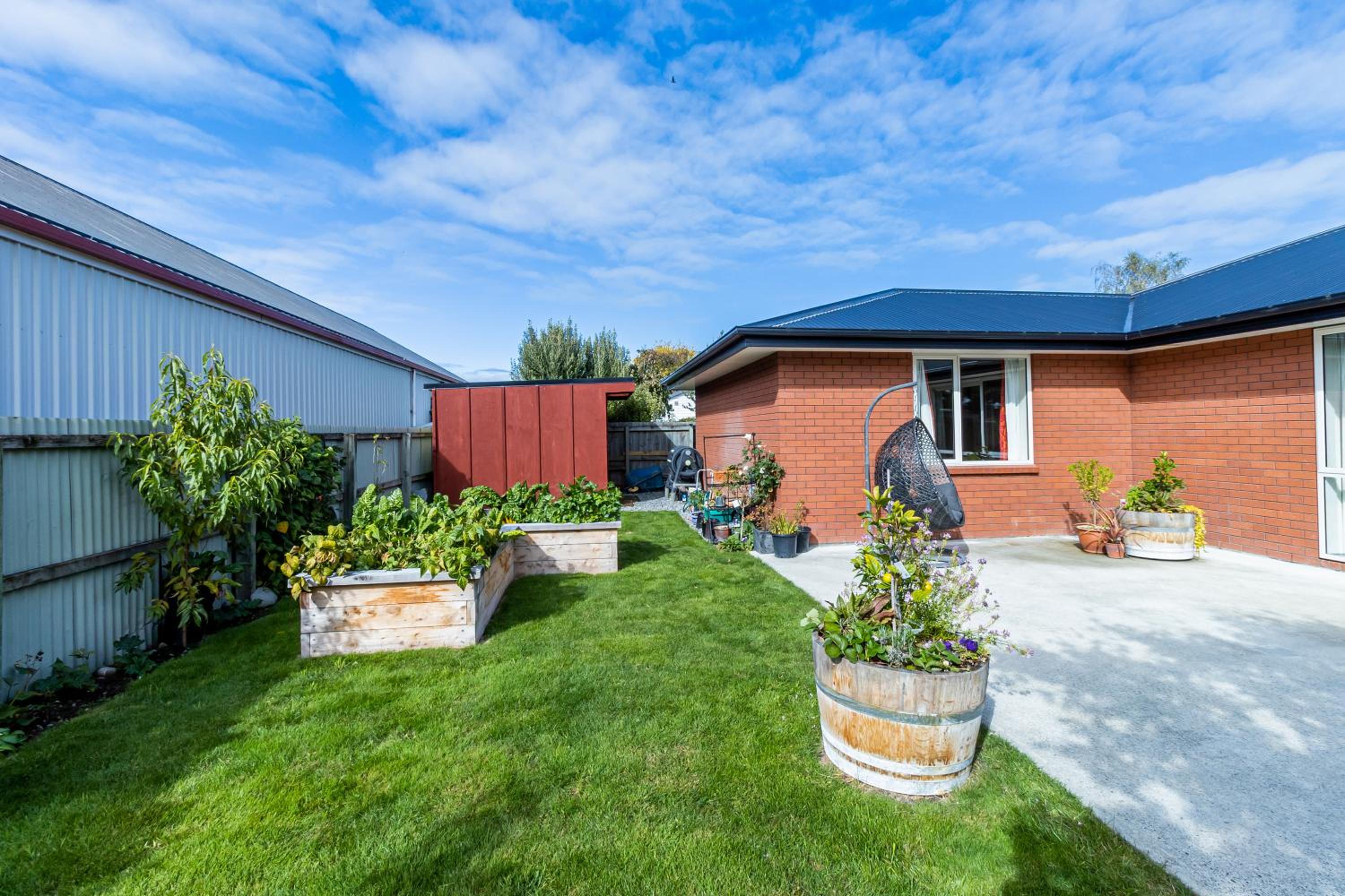 Contemporary Methven Abode view 5