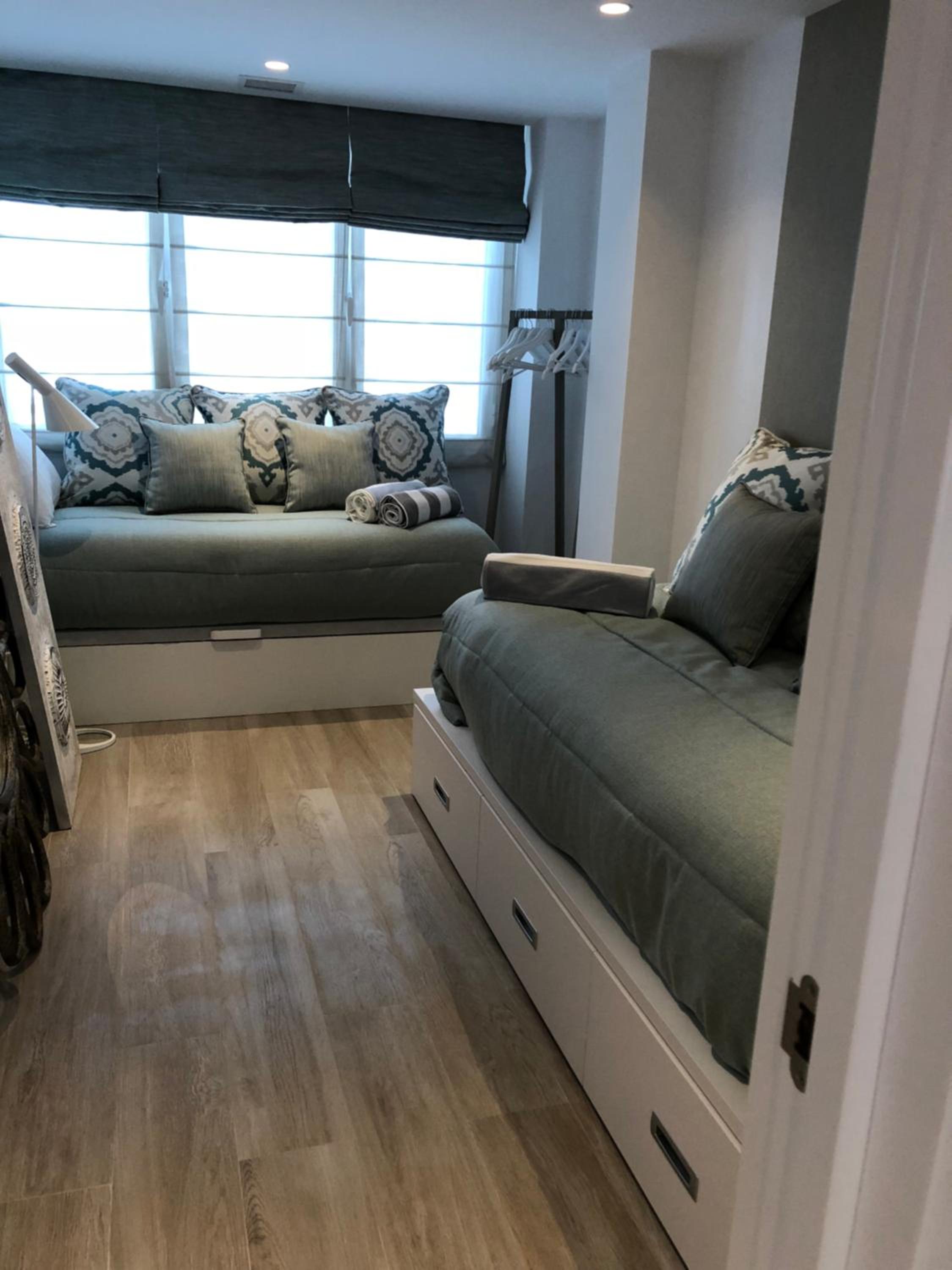 Luxury apartment in La Isla, Puerto Banus - Image 3