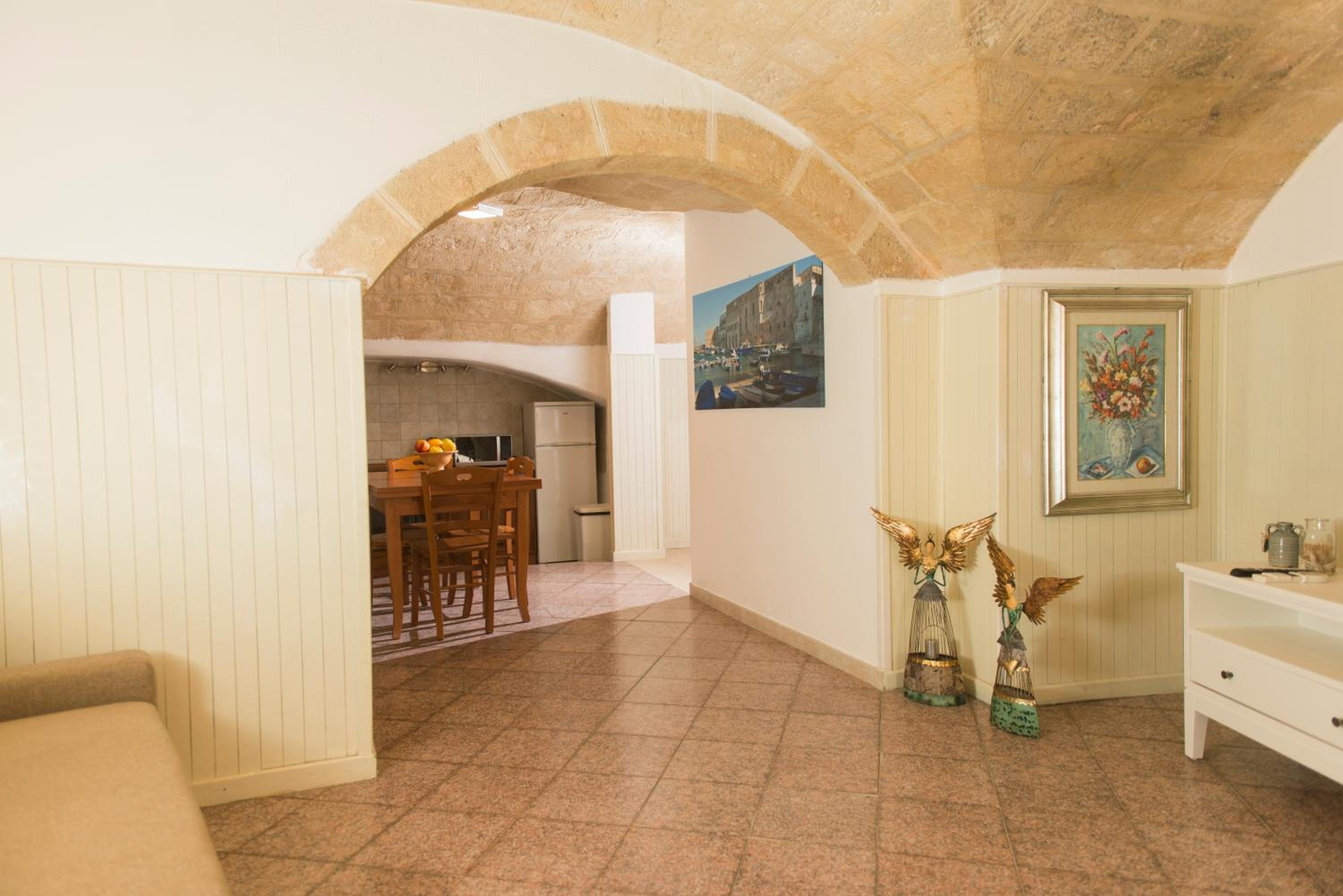 La Casa dell'oste en Monopoli — other