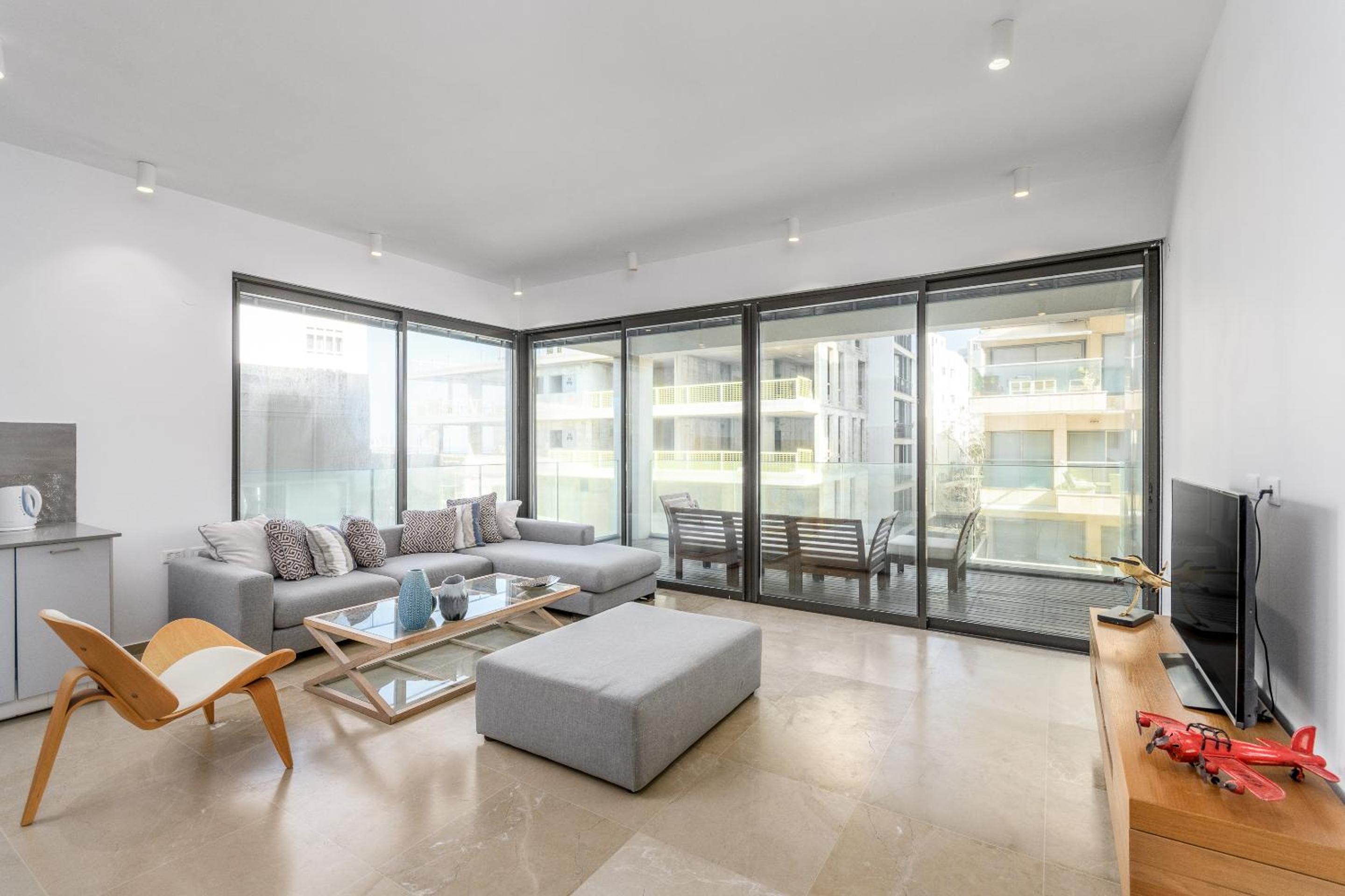 Luxury 3BR on Frishman SEA u TLV view 2