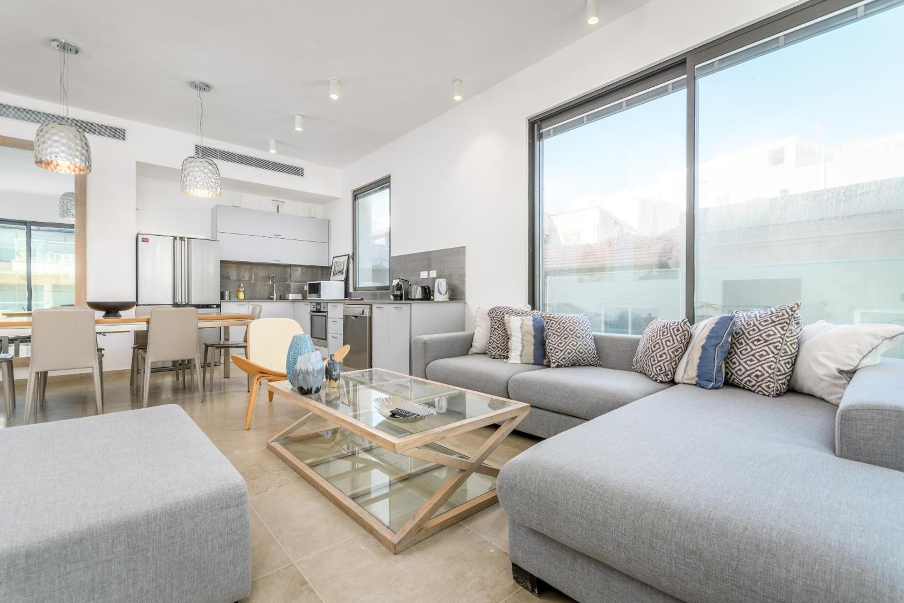 Luxury 3BR on Frishman SEA u TLV view 4