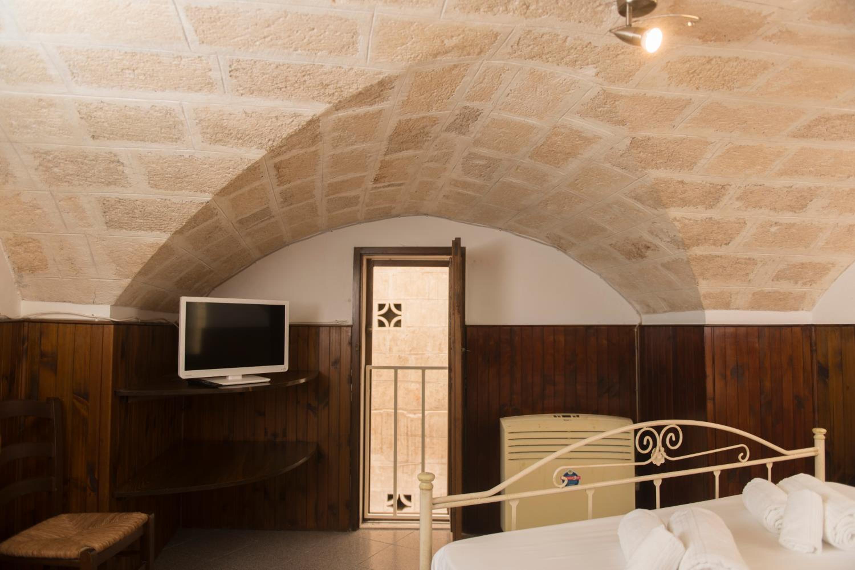 La Casa dell'oste en Monopoli — hotel room