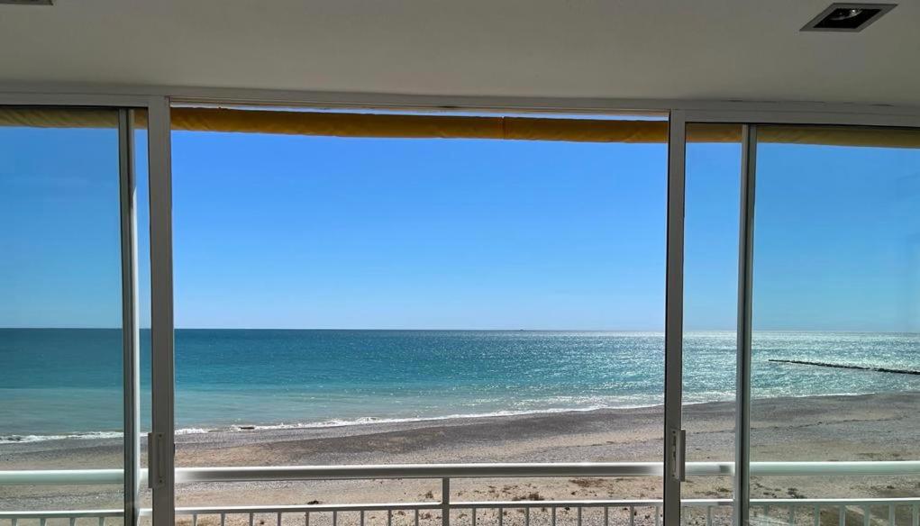 FRENTE AL MAR