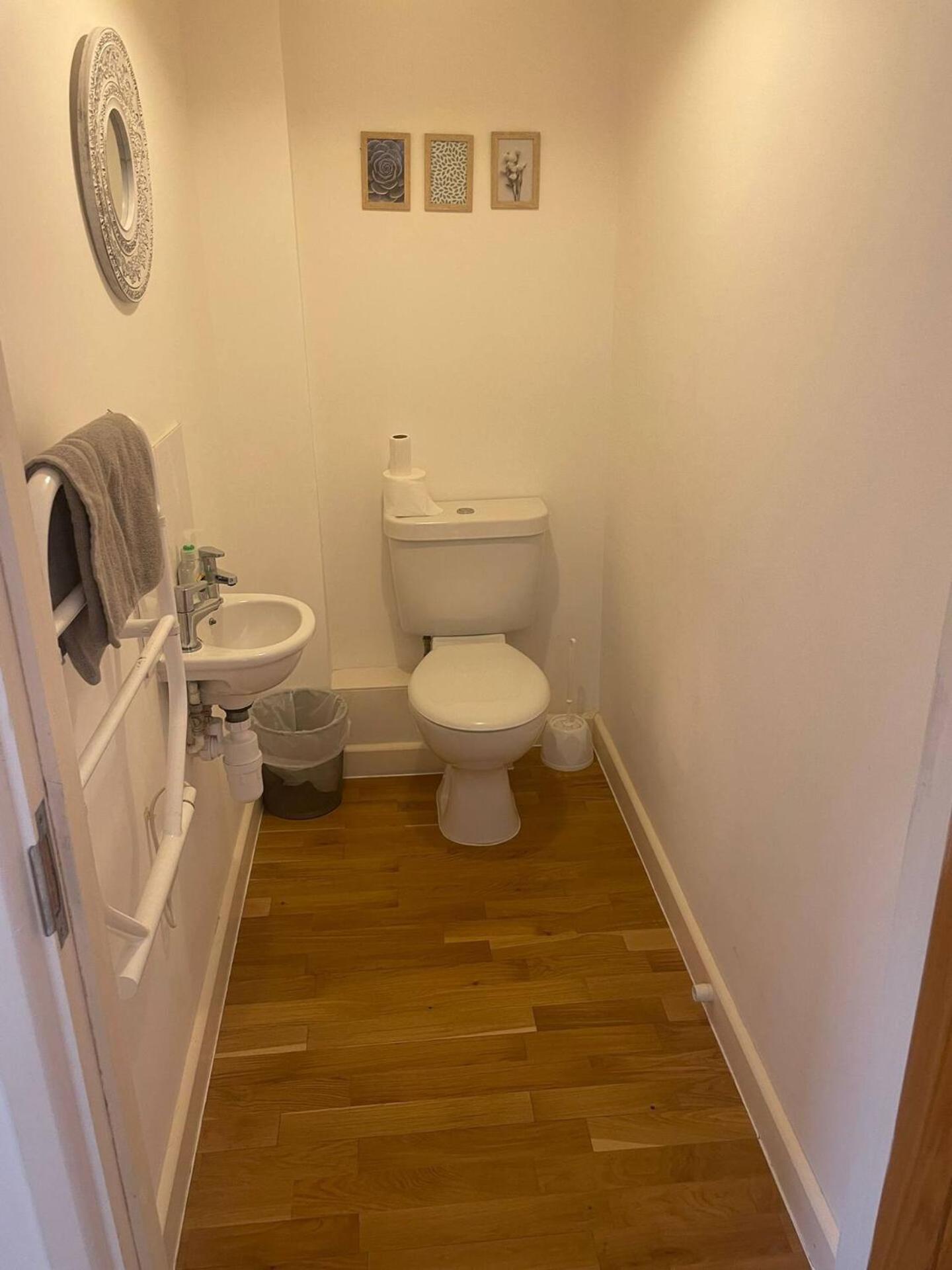 House 6 Goldcroft - Walk to Beach & Village, Pet-friendly & hottub view 5