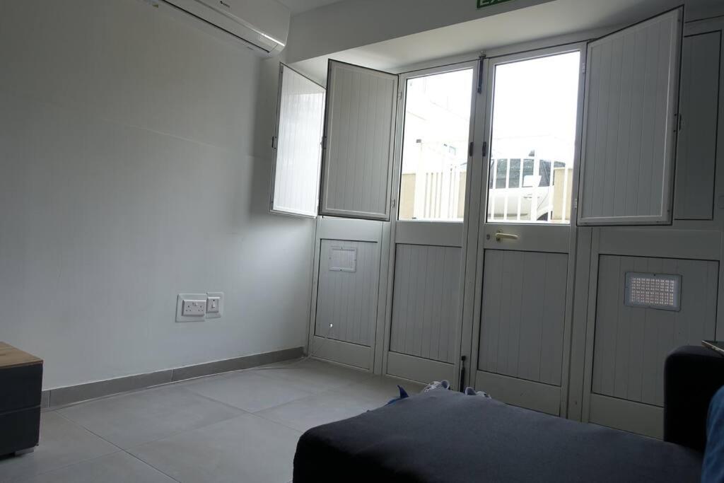 Urban front - Walking distance from paceville and st george bay beach photo 5