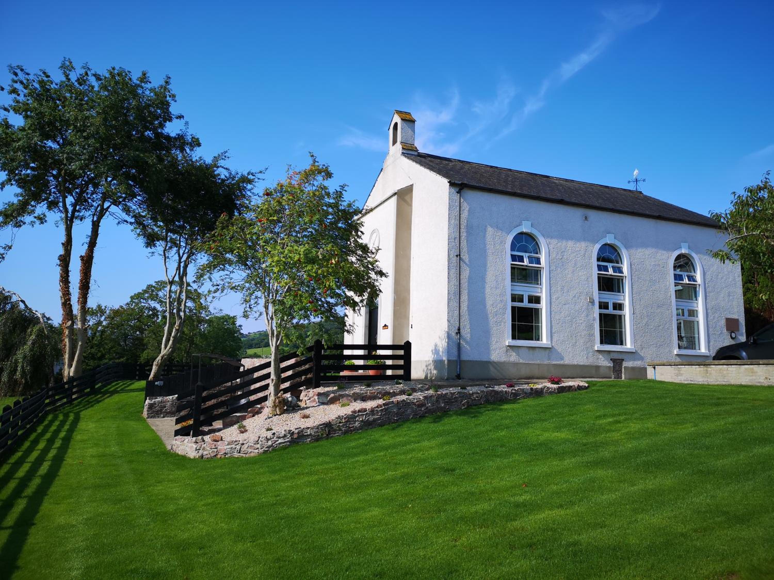 Mullarts Church -The Glendun Apartment view 4