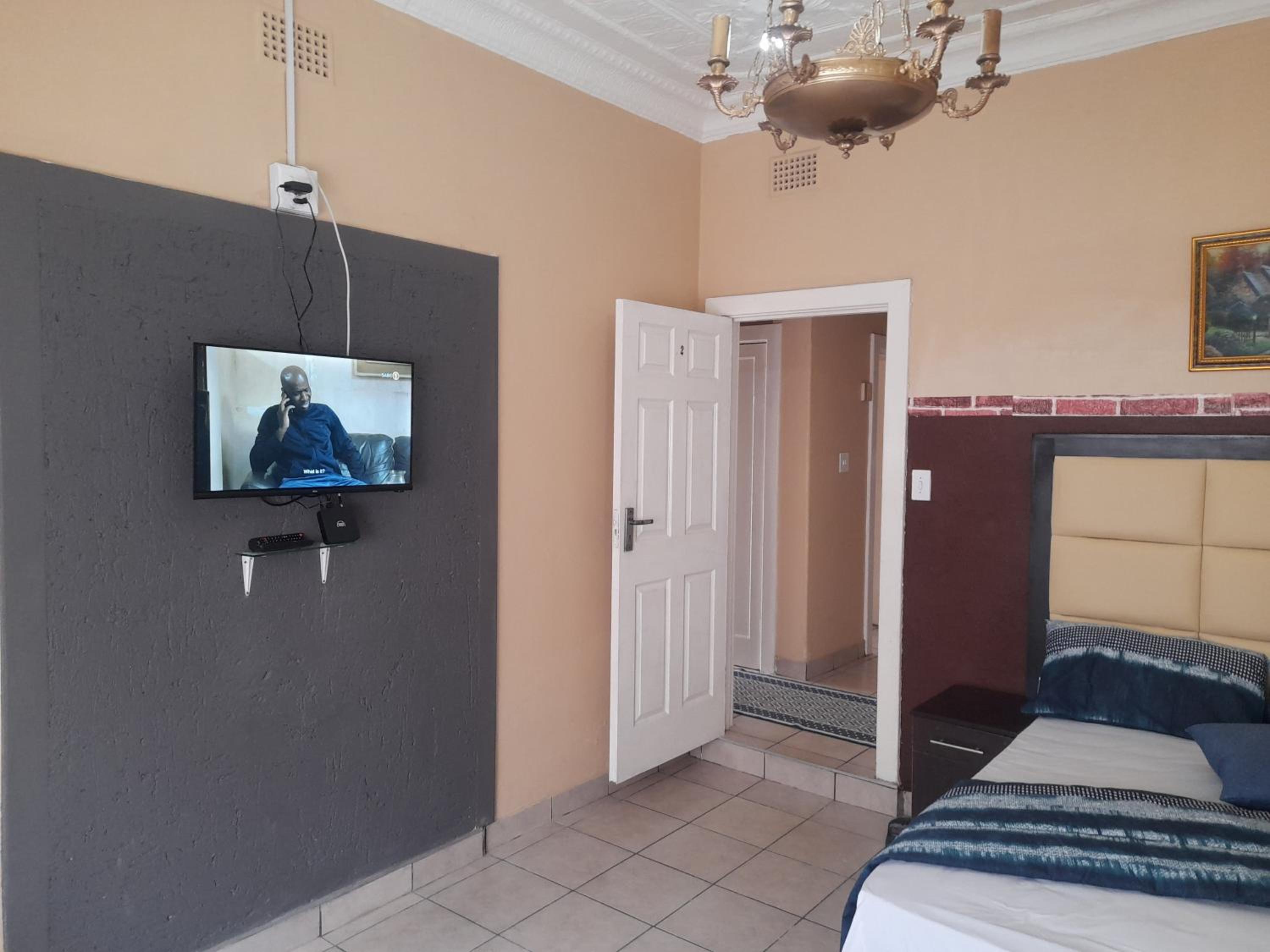 Cozy guesthouse springs view 4