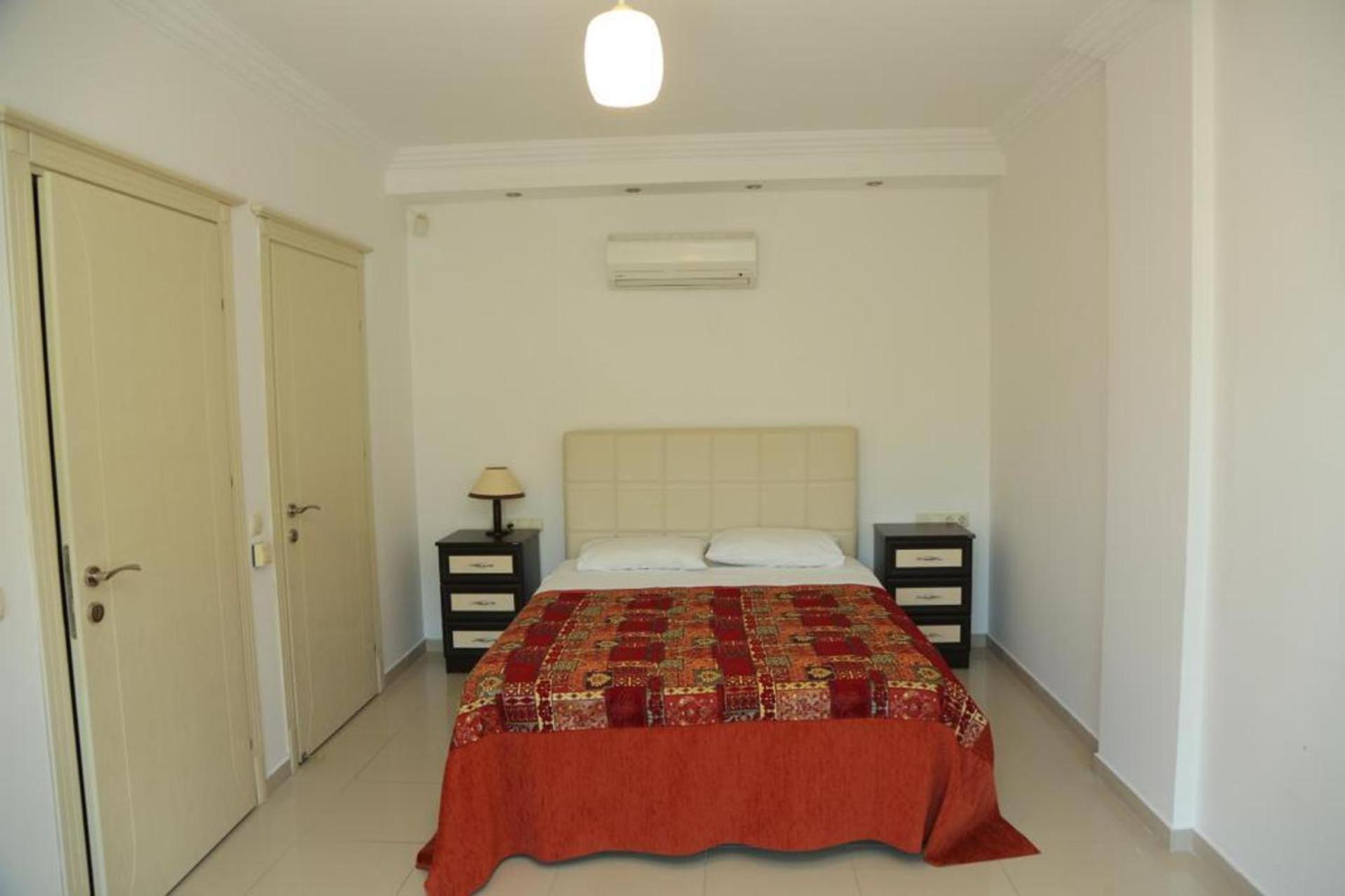 Fireplace - Bbq - Sleeps 10 - Parking - Pool view 4