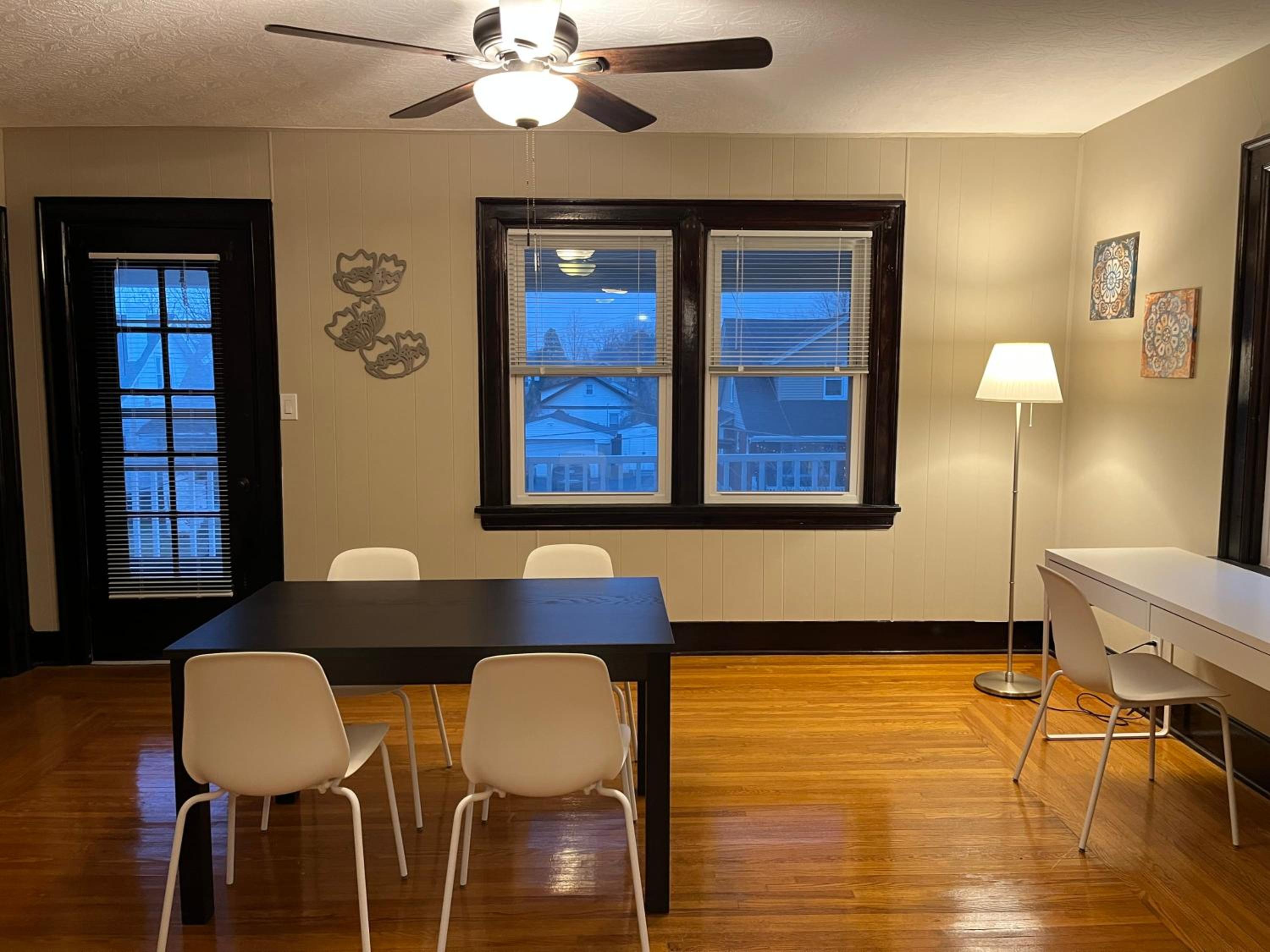 Hunter #2 Private One Bed near Xavier & Downtown view 4
