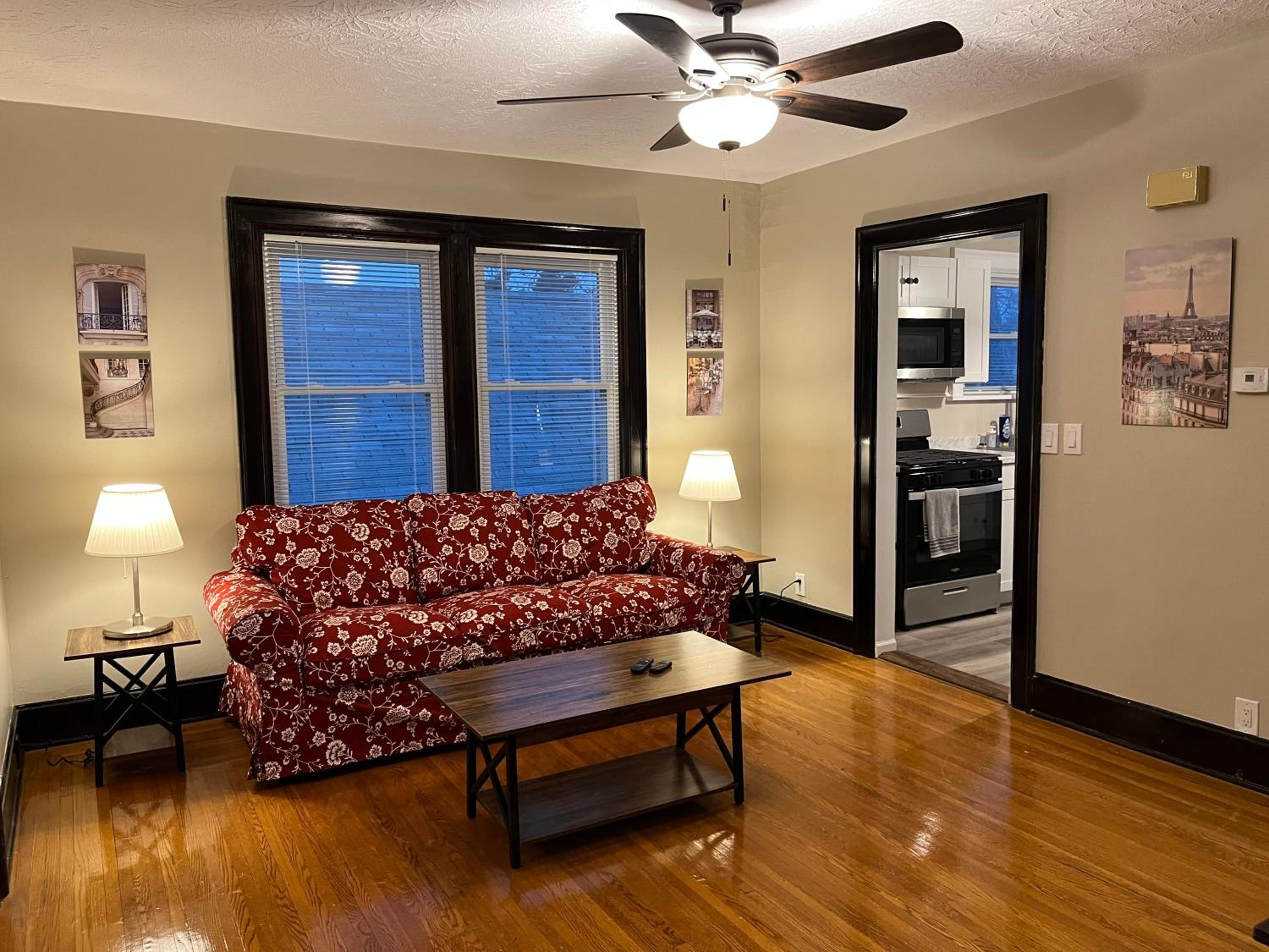 Hunter #2 Private One Bed near Xavier & Downtown view 5