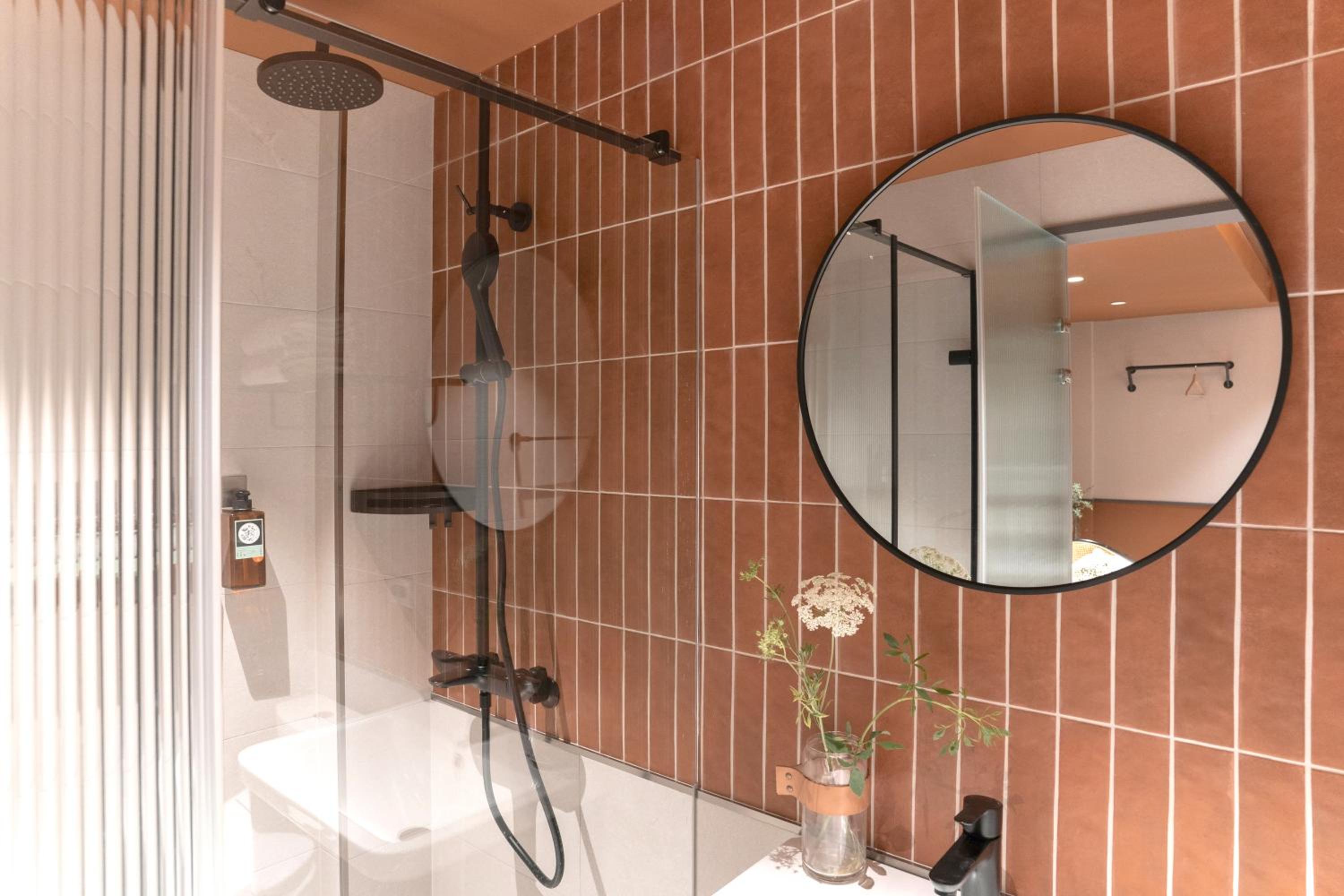 Lin Suites by Olala Homes
