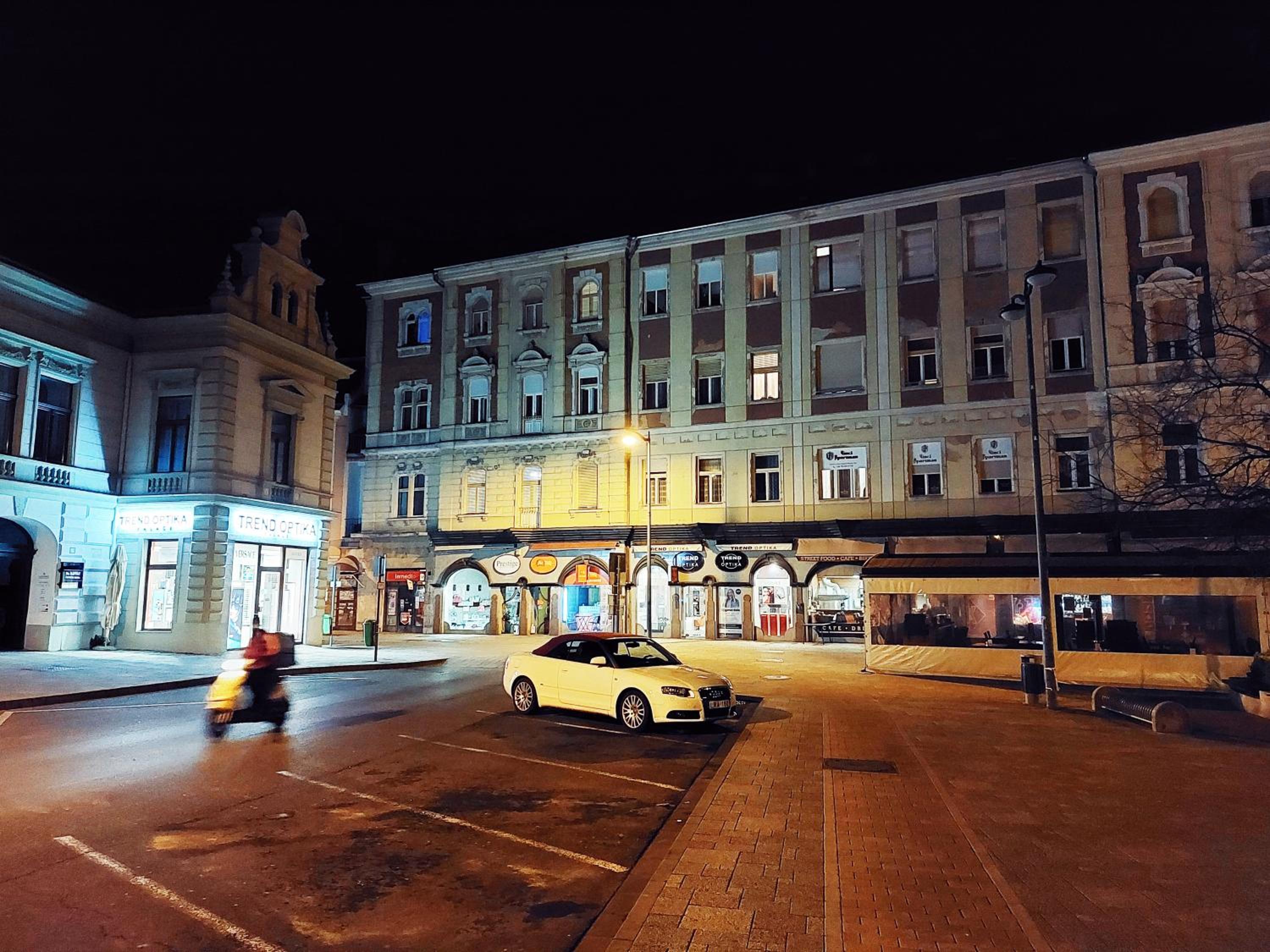 SQUARE 16 - Absolutely Central Location, photo 52