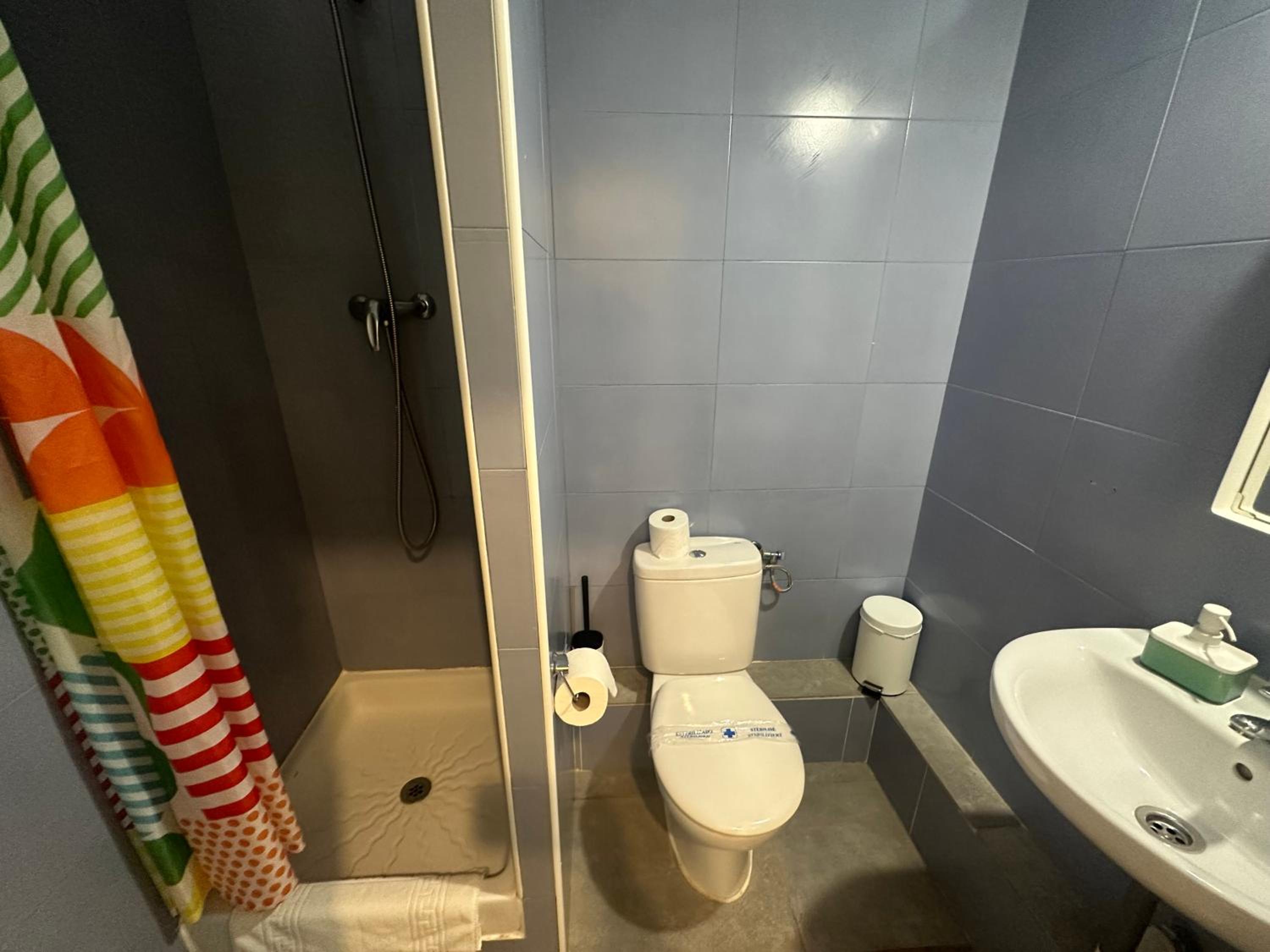 YOUTH HOSTEL - Central and Basic Drassanes
