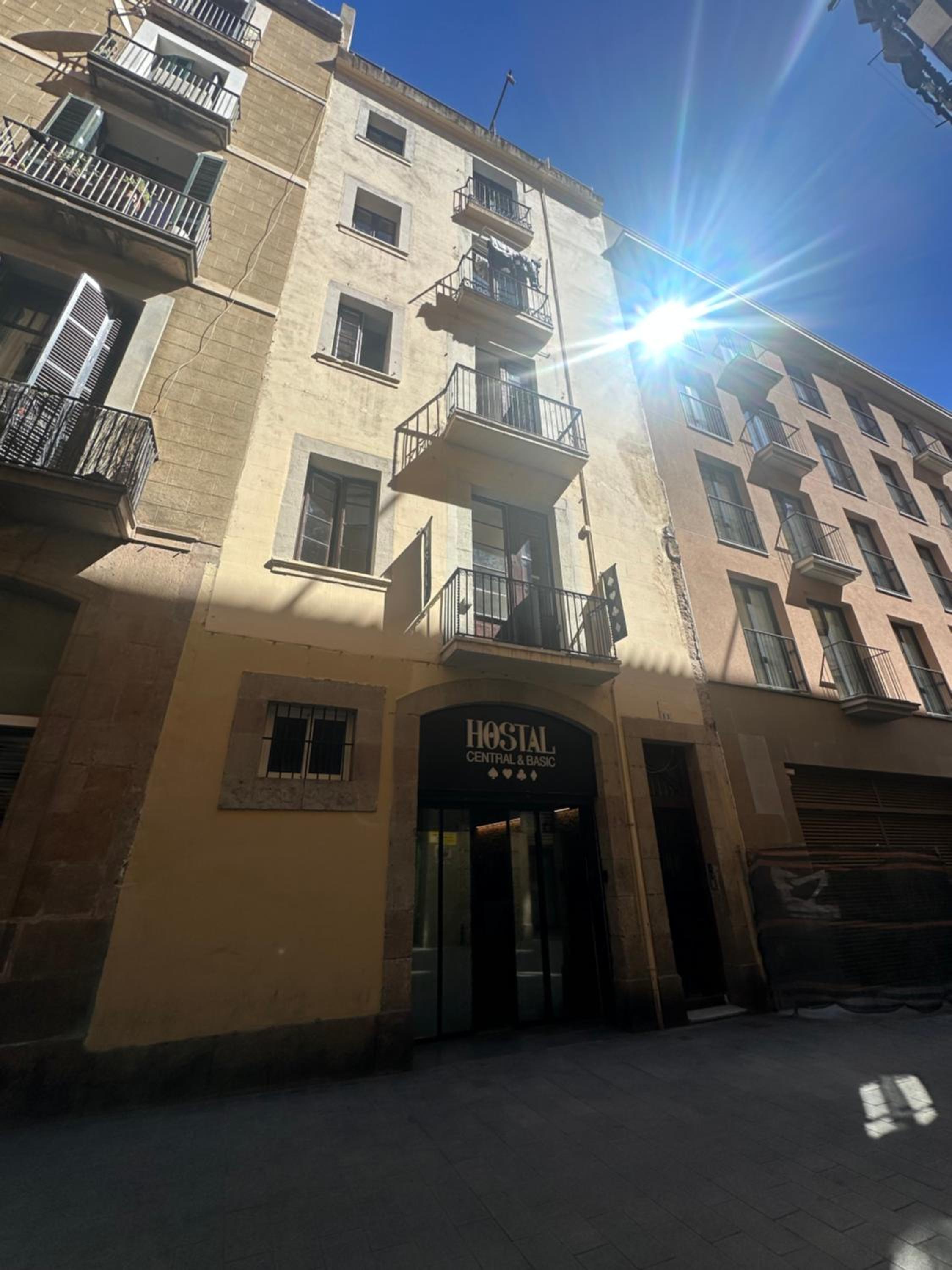 YOUTH HOSTEL - Central and Basic Drassanes