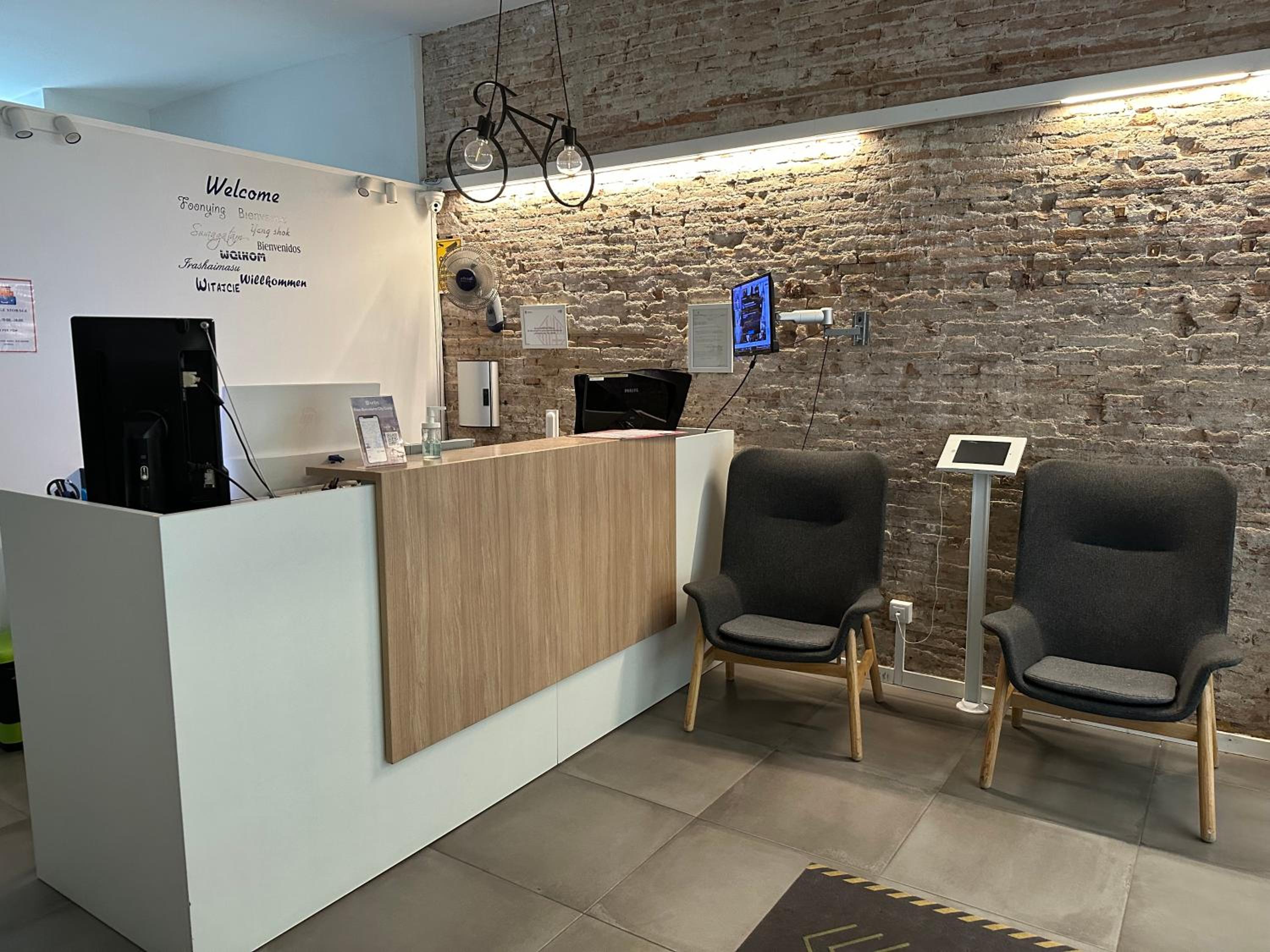 YOUTH HOSTEL - Central and Basic Drassanes