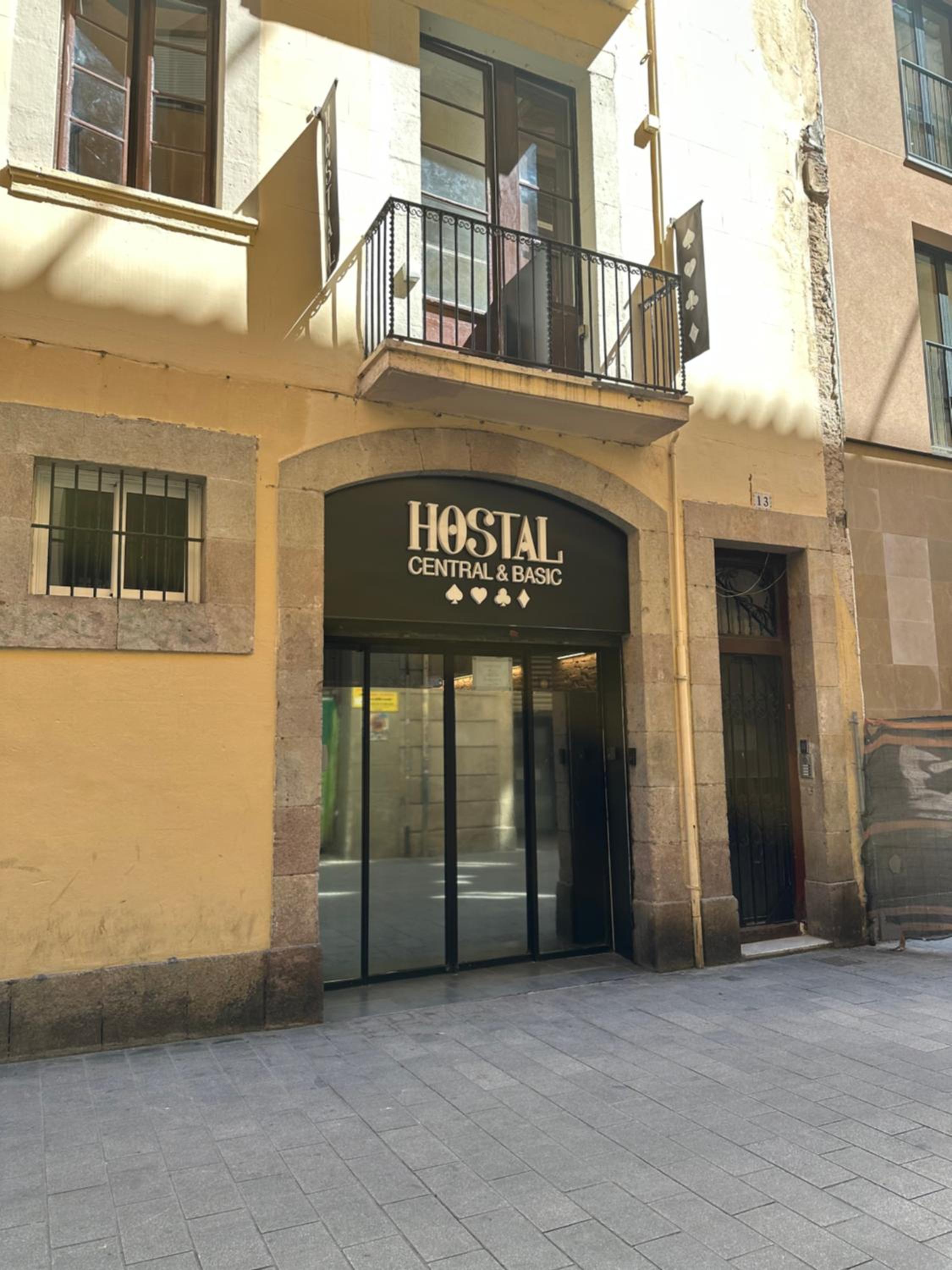 YOUTH HOSTEL - Central and Basic Drassanes