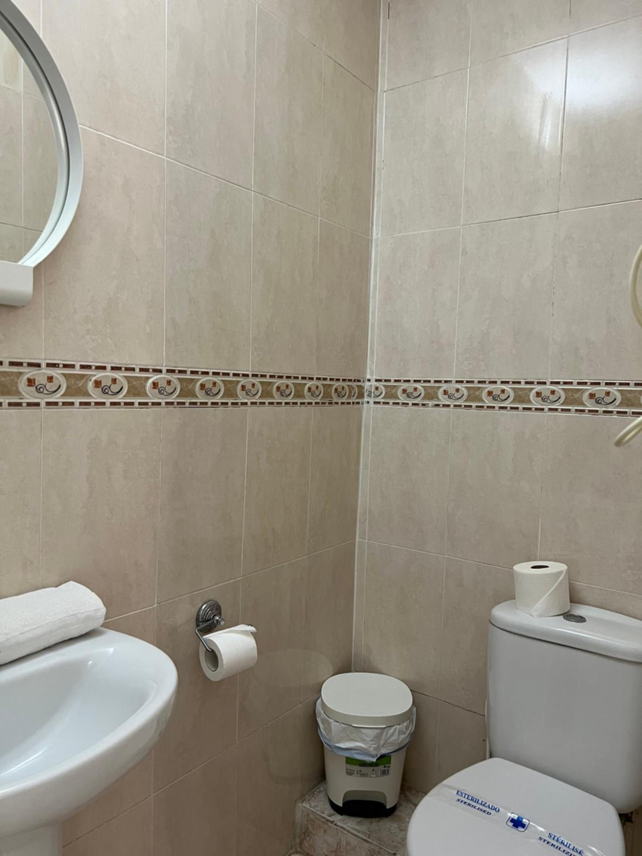 YOUTH HOSTEL - Central and Basic Drassanes