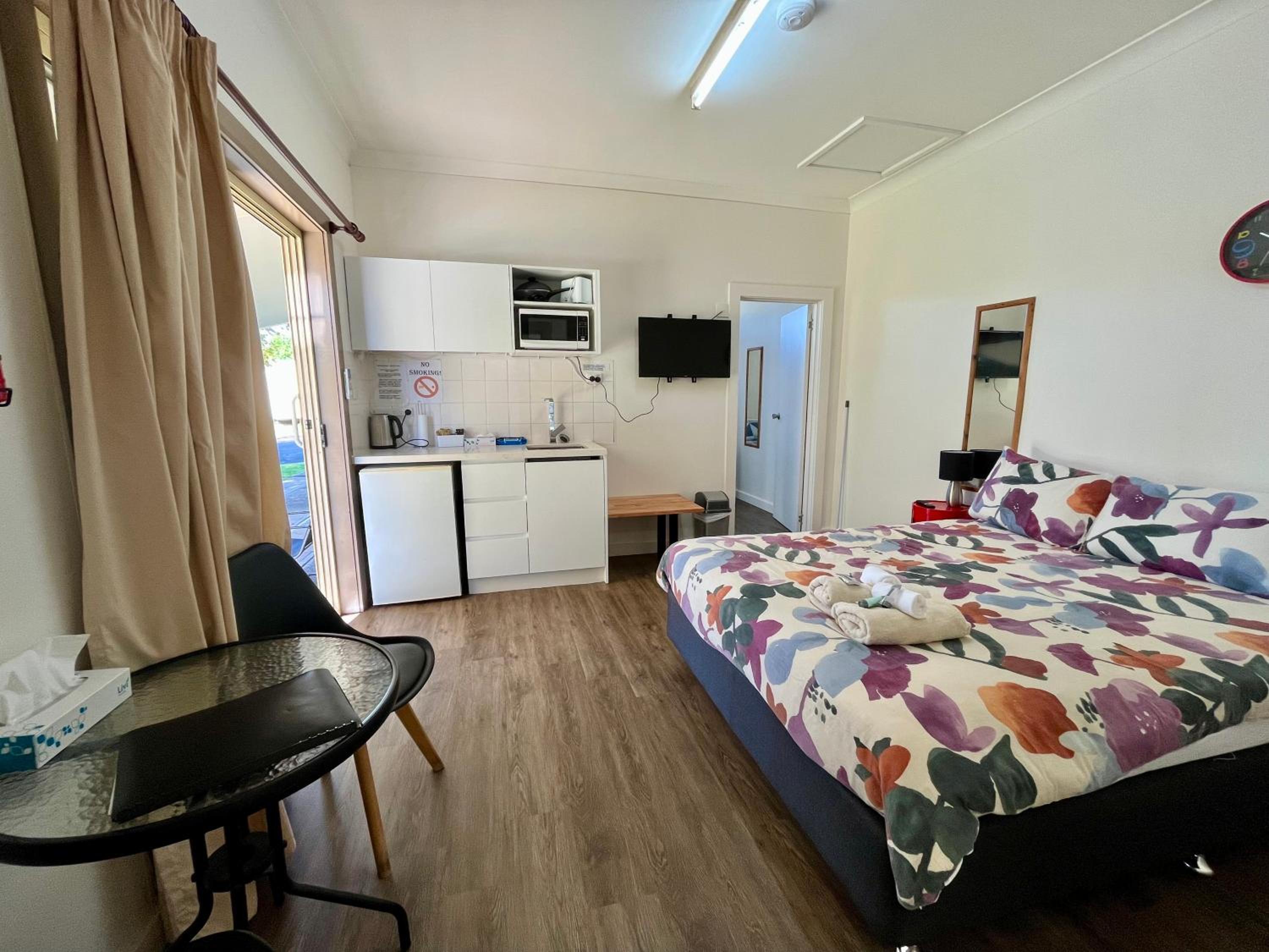 Cootamundra Caravan Park view 4