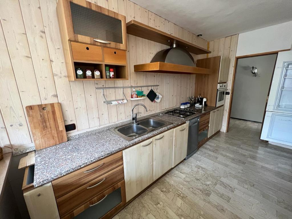 Ideale per due famiglie. Comodo a centro e piste view 3