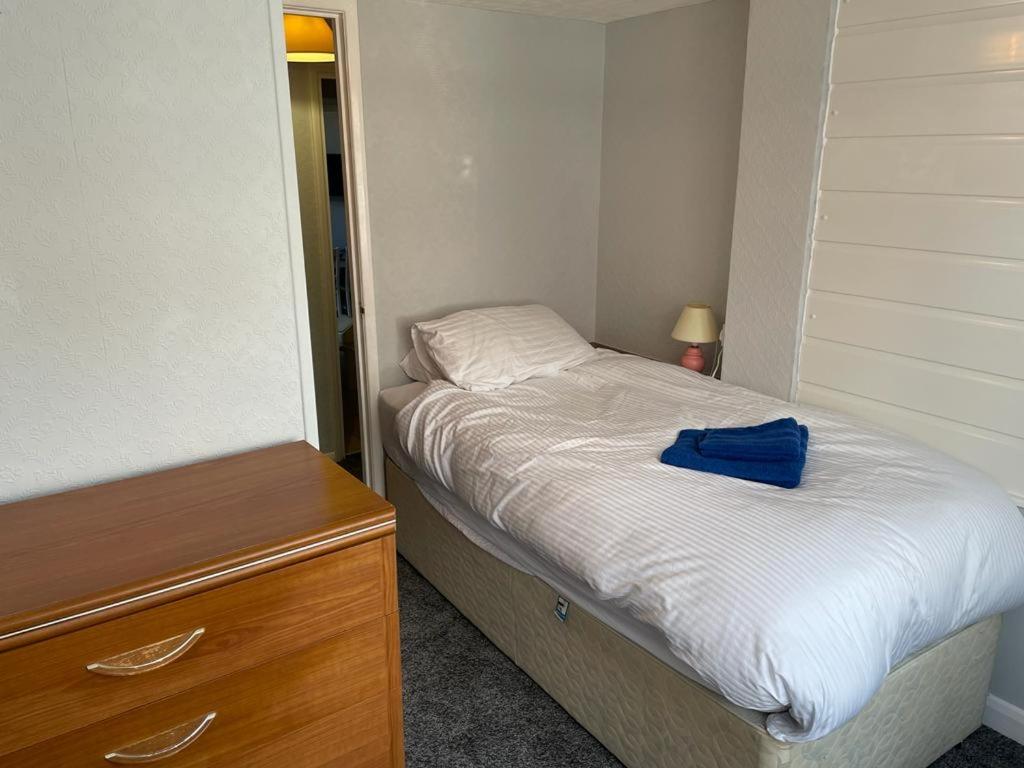 2 Bedroom Ground Floor Holiday Apartment Skegness view 2
