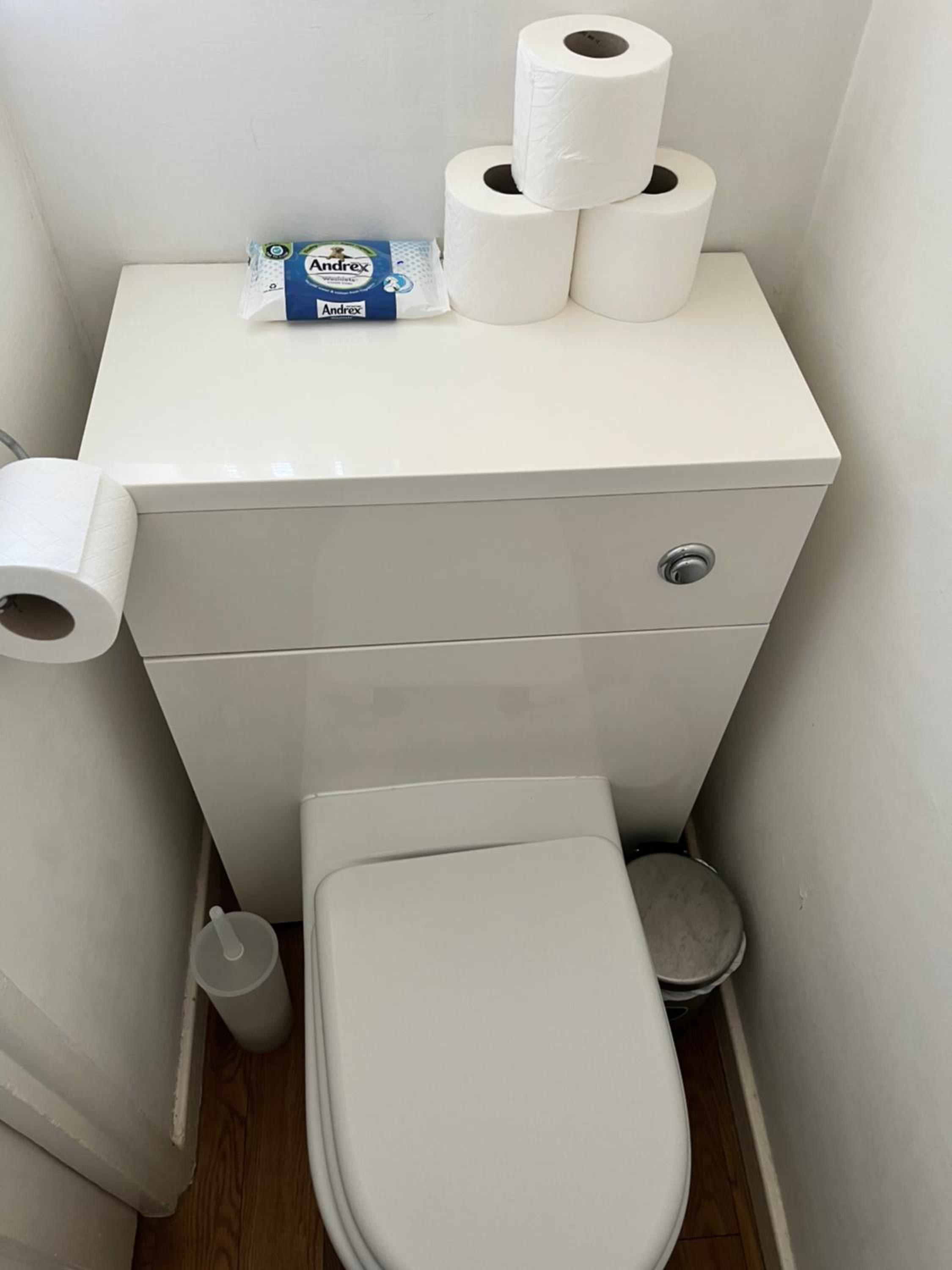 Cosy London bedroom near Oval Station - shared bathroom
