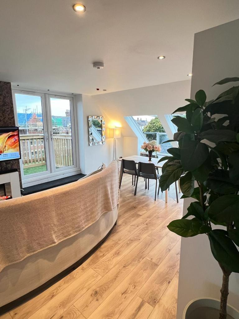 Stunning Luminous Penthouse/ 2Beds 2Baths view 5