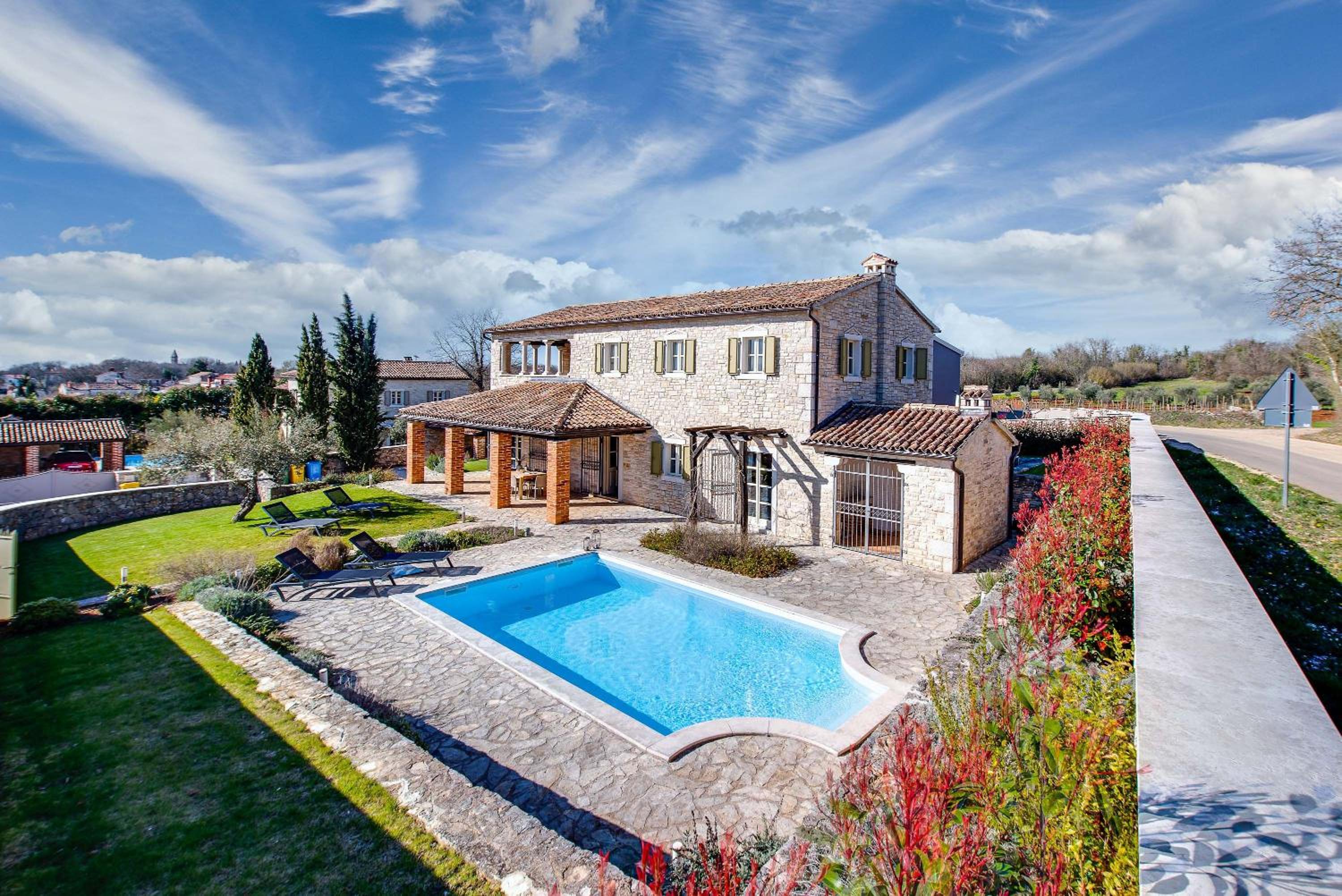 Villa Avalon - Luxury home with pool in the centre of Istria view 2