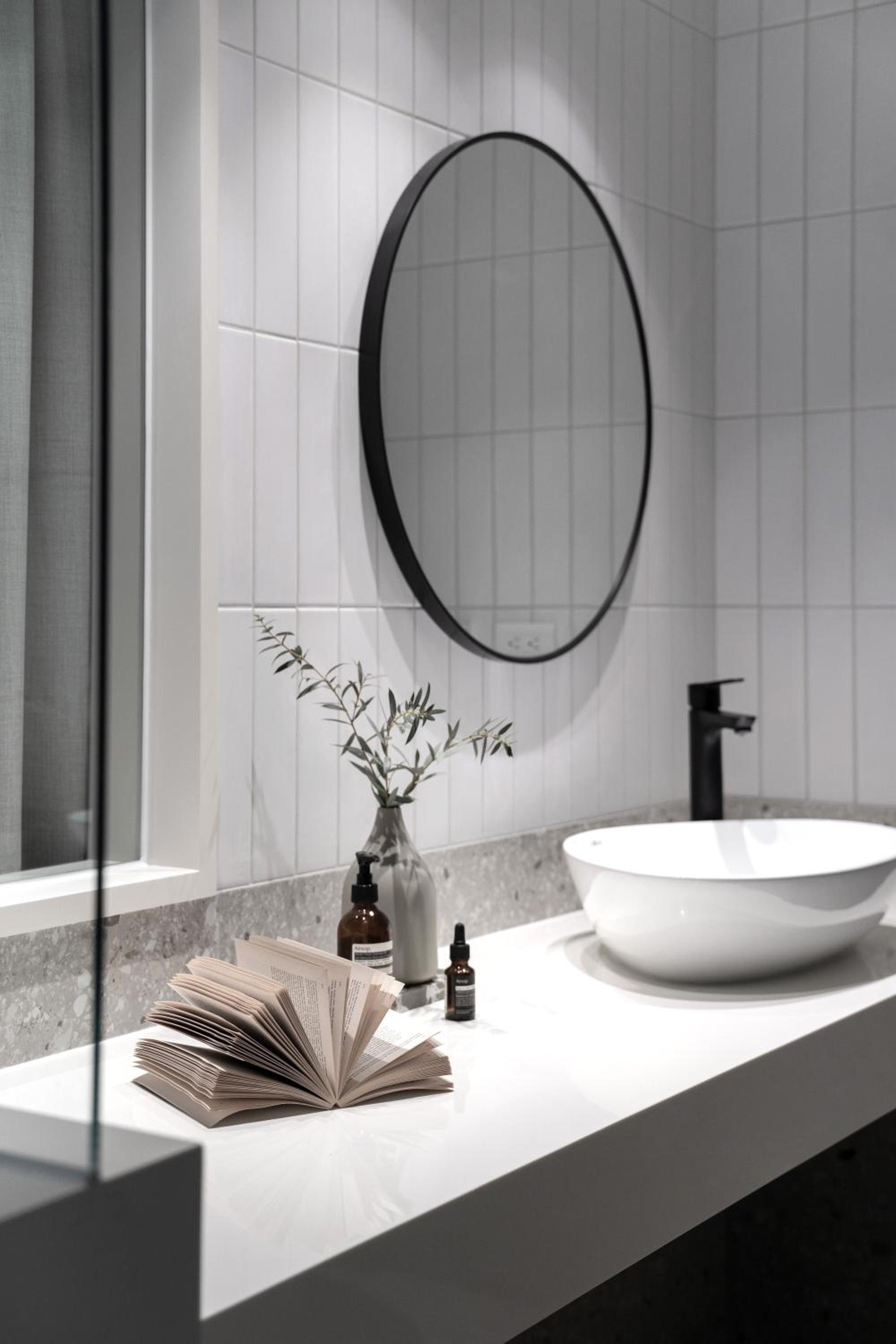 Lin Apartments by Olala Homes