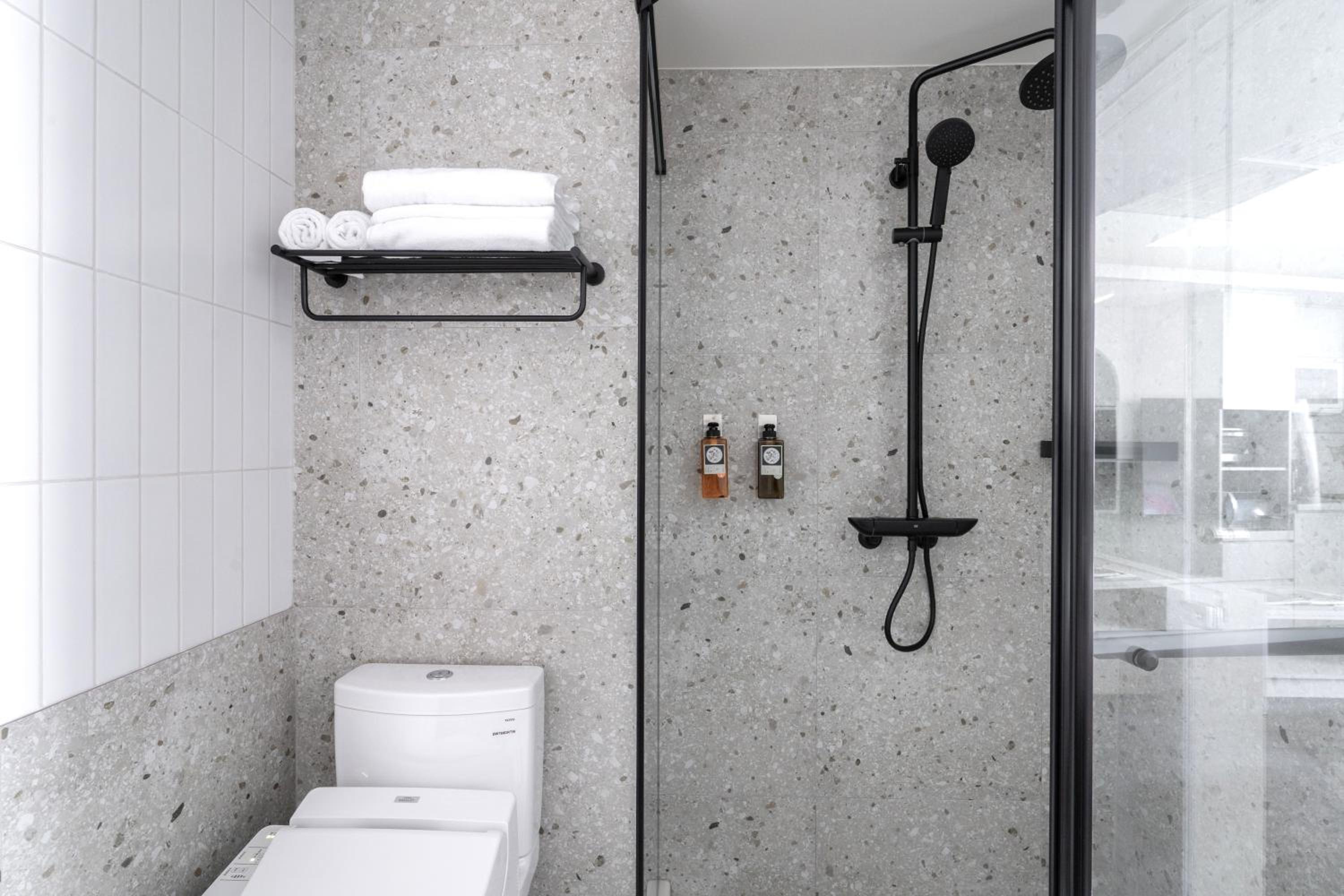 Lin Apartments by Olala Homes