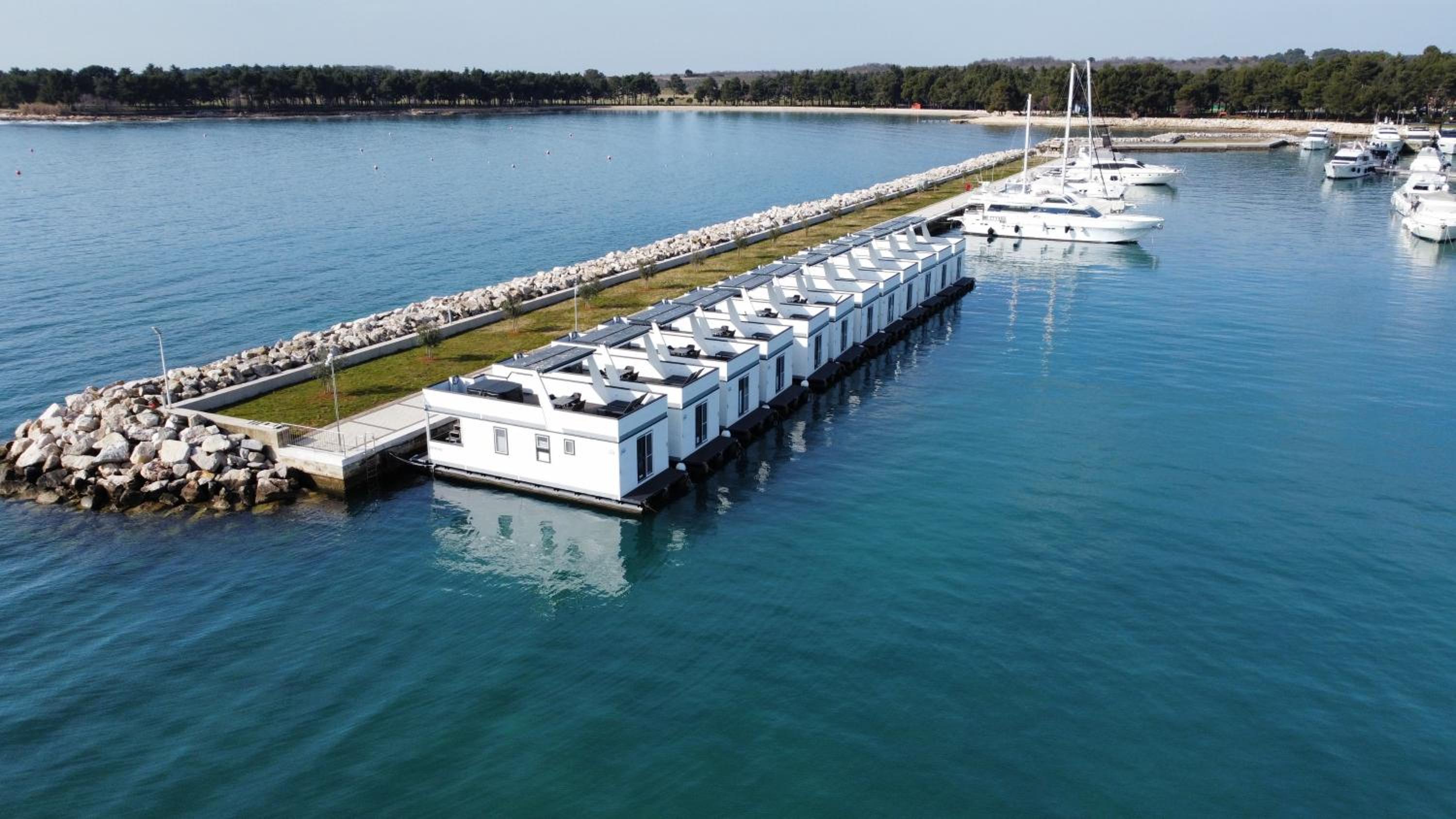 The Sea Lodges Novigrad - Hausboot Floating Sea House view 2
